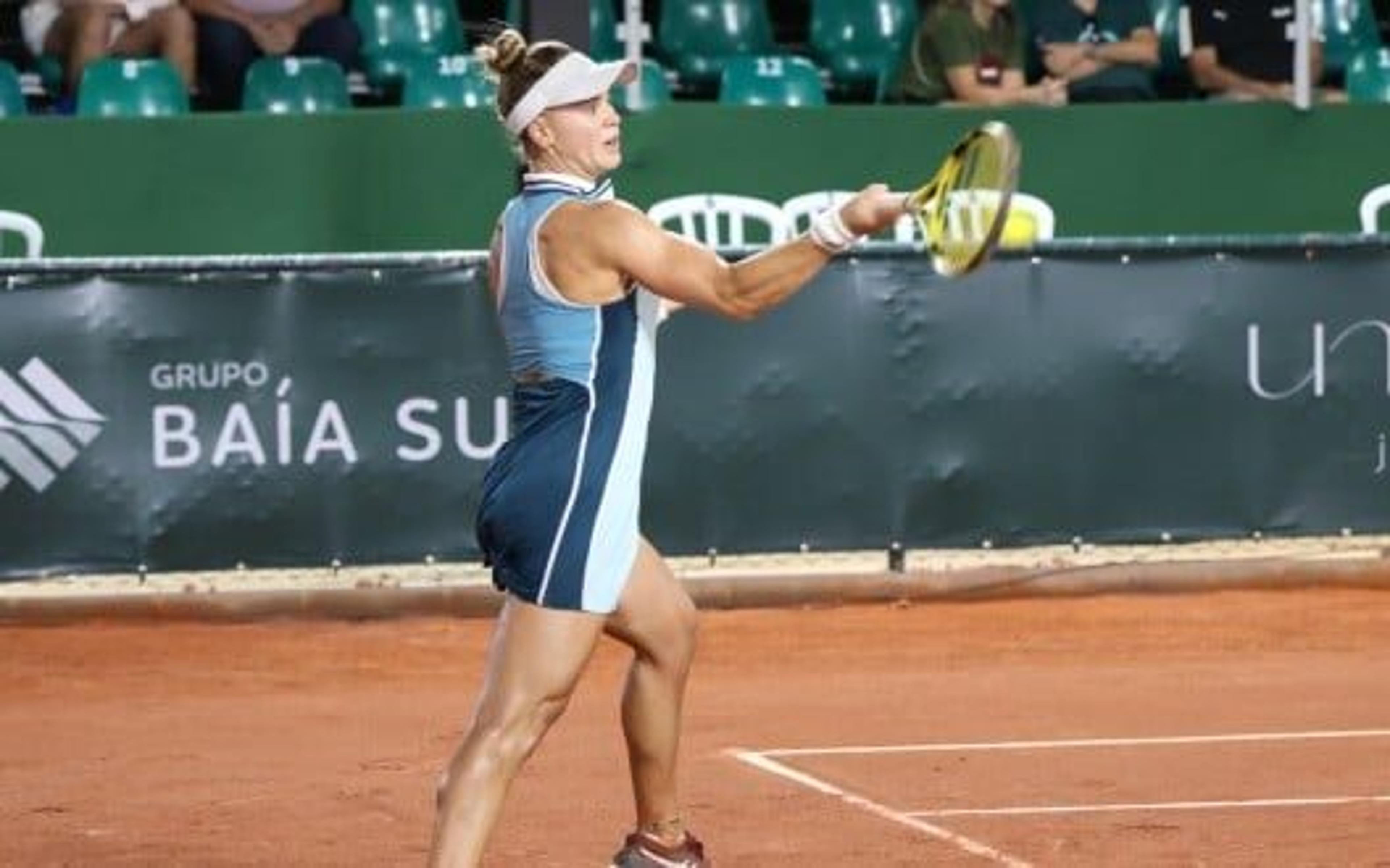 Laura Pigossi é superada em batalha de 3h23 no WTA de Florianópolis