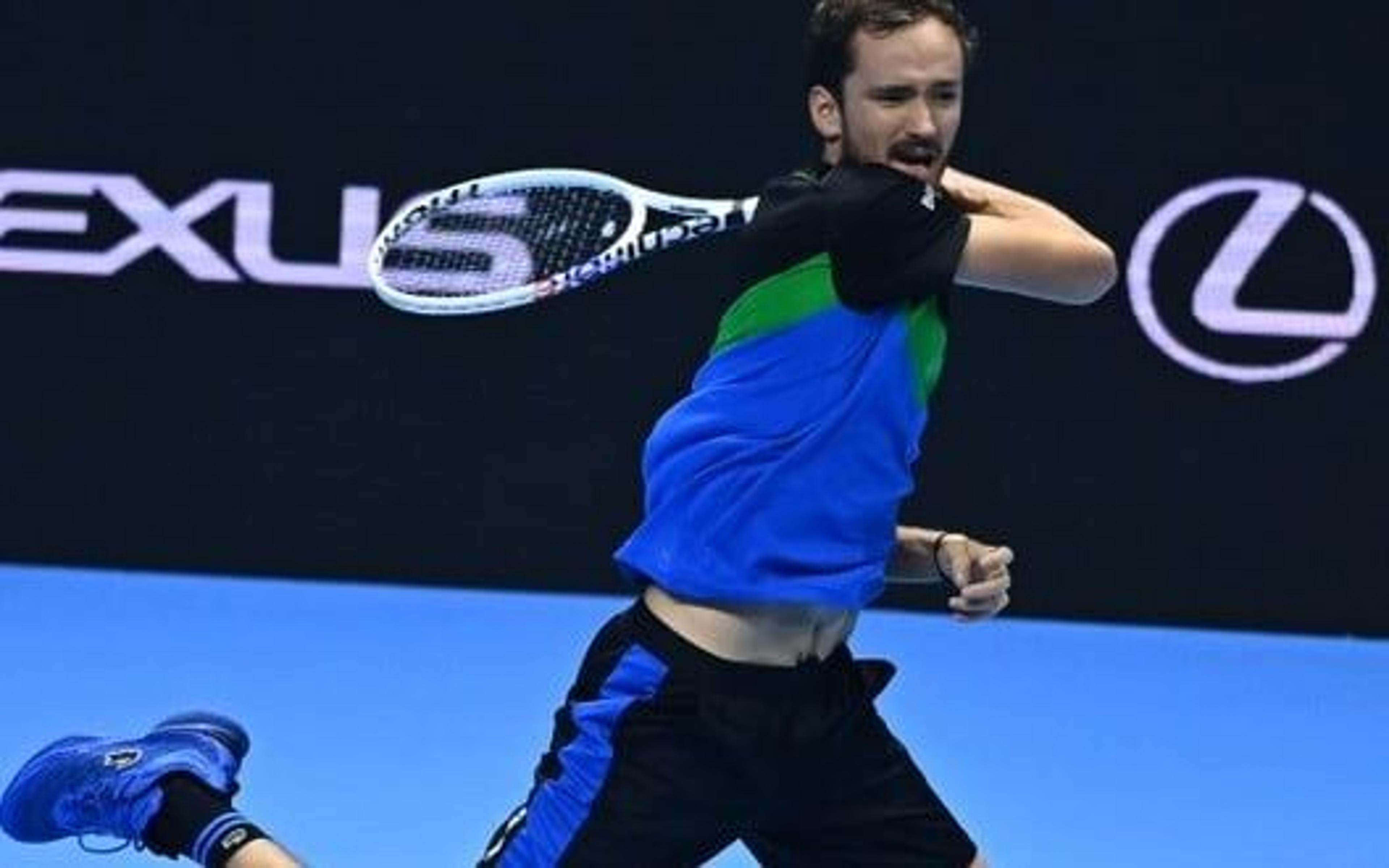 Medvedev derruba Rublev e assume liderança do grupo no ATP Finals