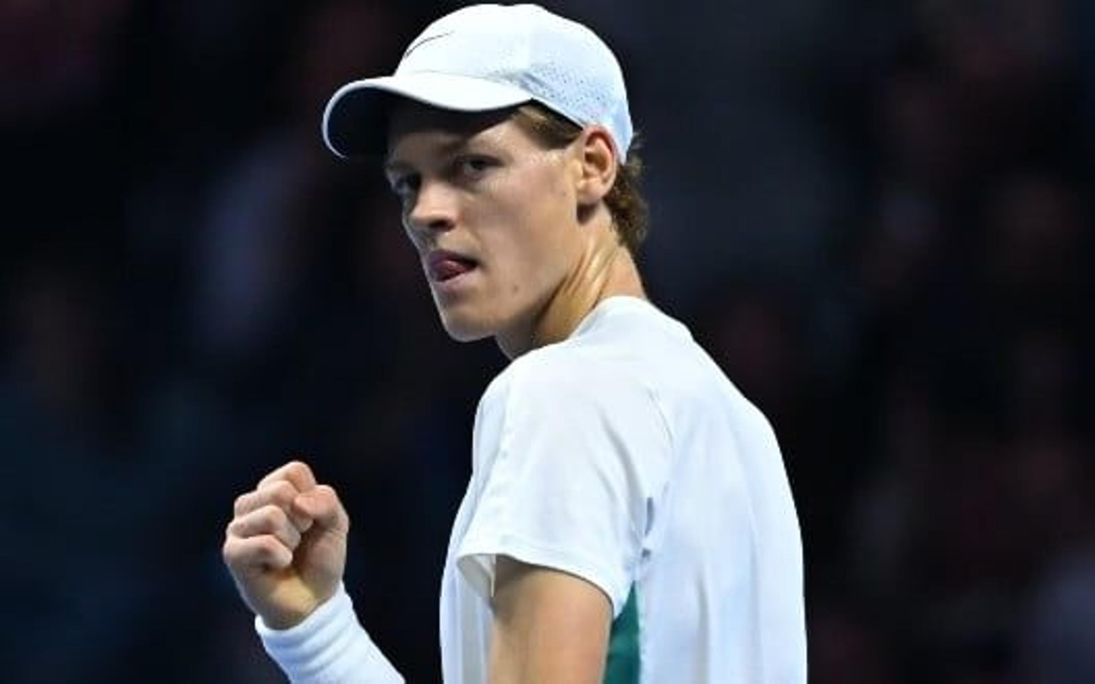 Sinner sofre susto no 2º set mas avança para decisão do ATP Finals