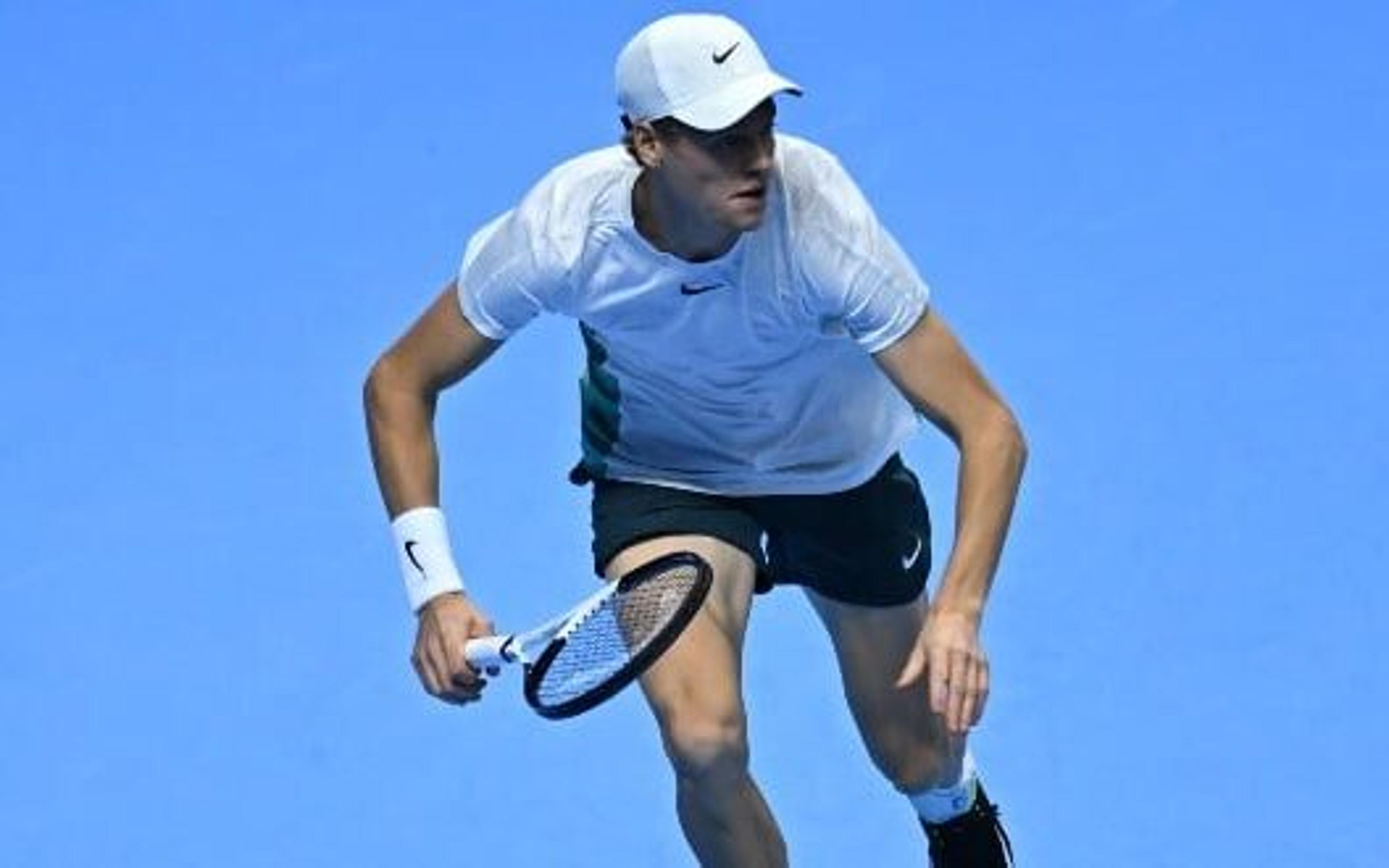 Sinner derruba Tsitsipas na abertura do ATP Finals