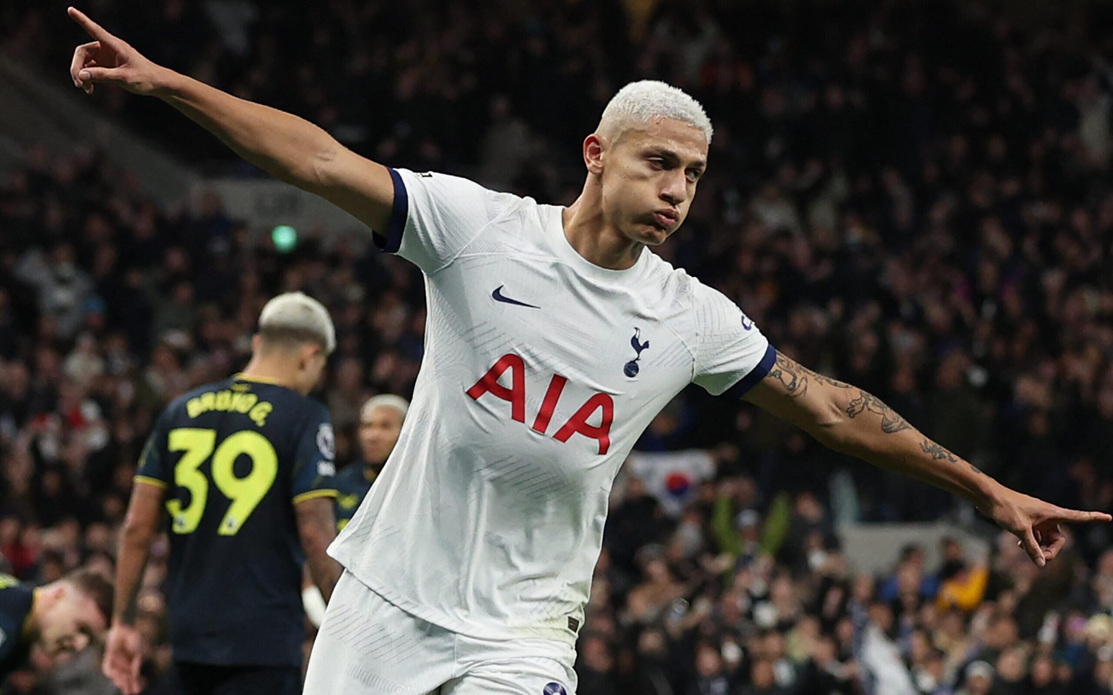 Richarlison marca duas vezes e Tottenham goleia o Newcastle pela Premier League