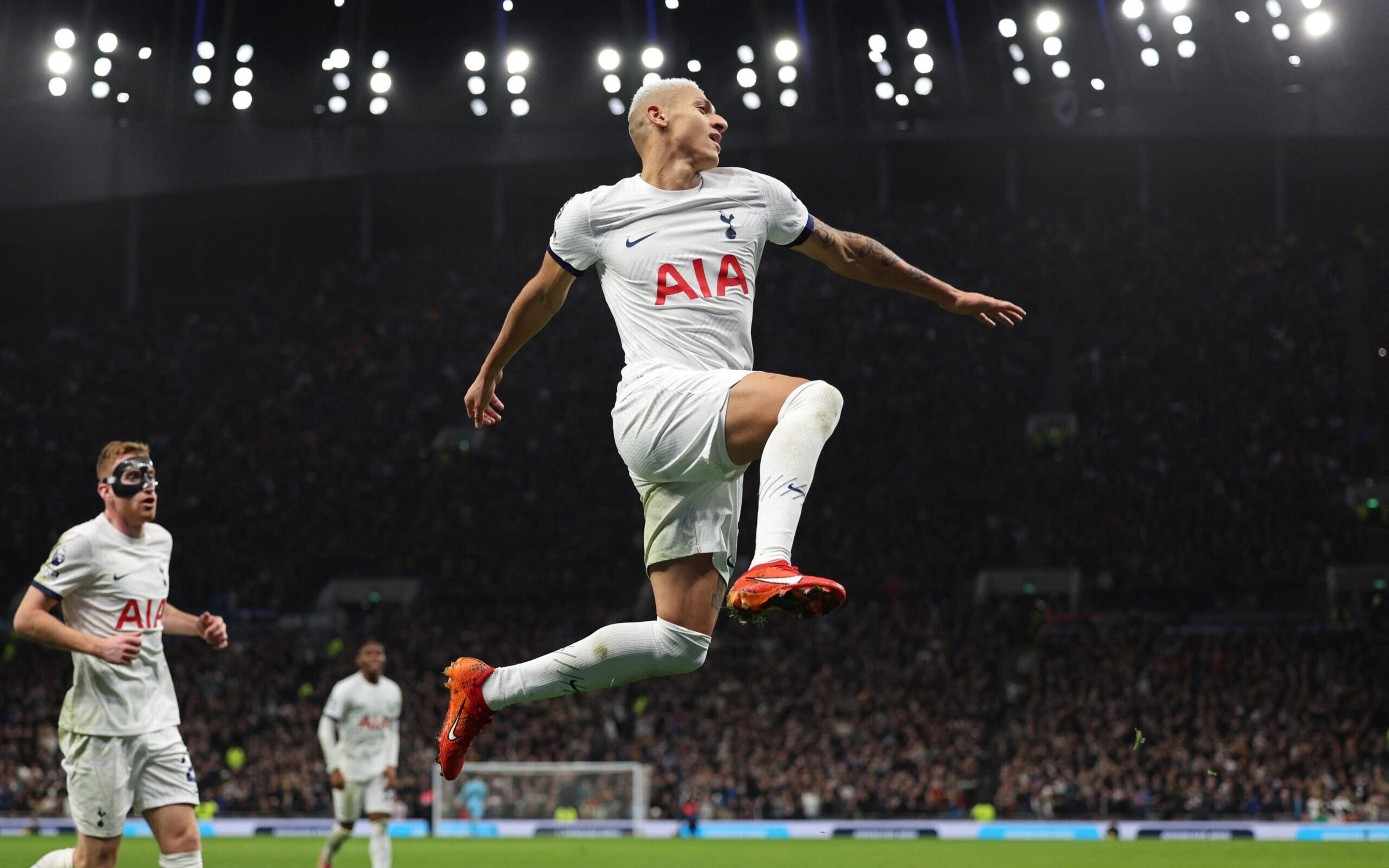 Tottenham ganha com brilho de Richarlison e City consegue virada: veja os resultados da Premier League