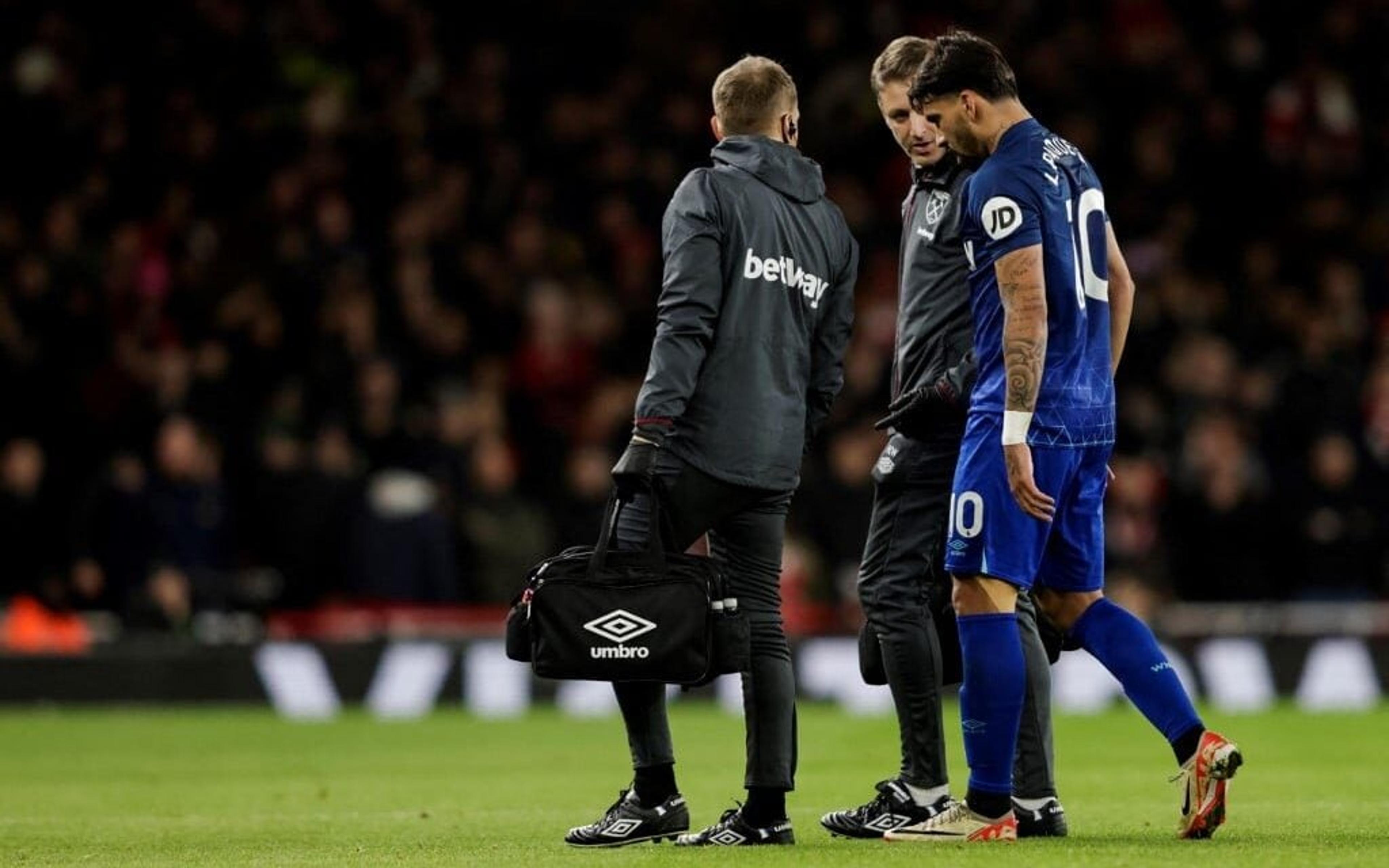 Lucas Paquetá sente no aquecimento, força titularidade e é substituído em duelo entre West Ham e Arsenal