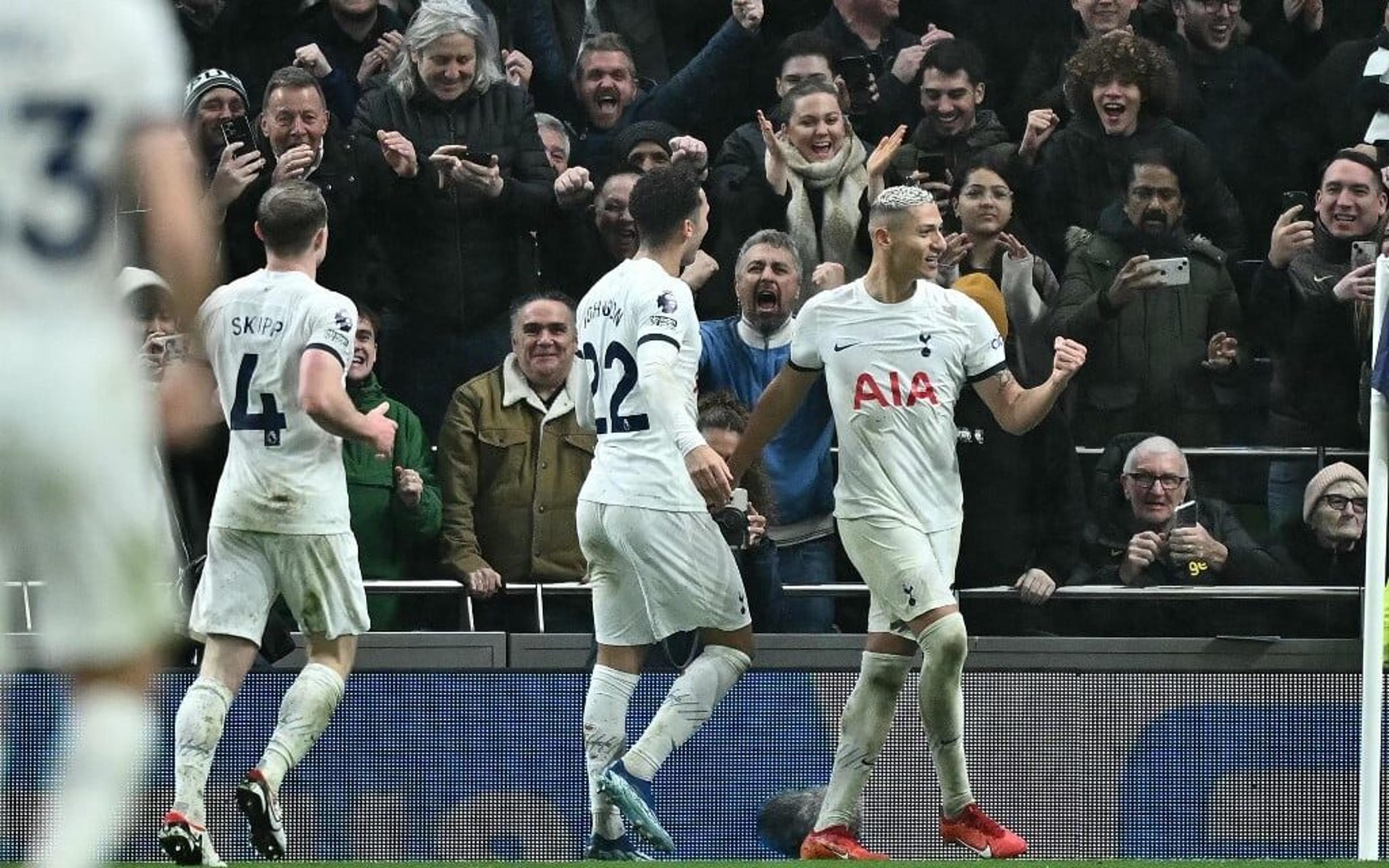 Richarlison marca, Tottenham vence e segue na mira do G4 da Premier League