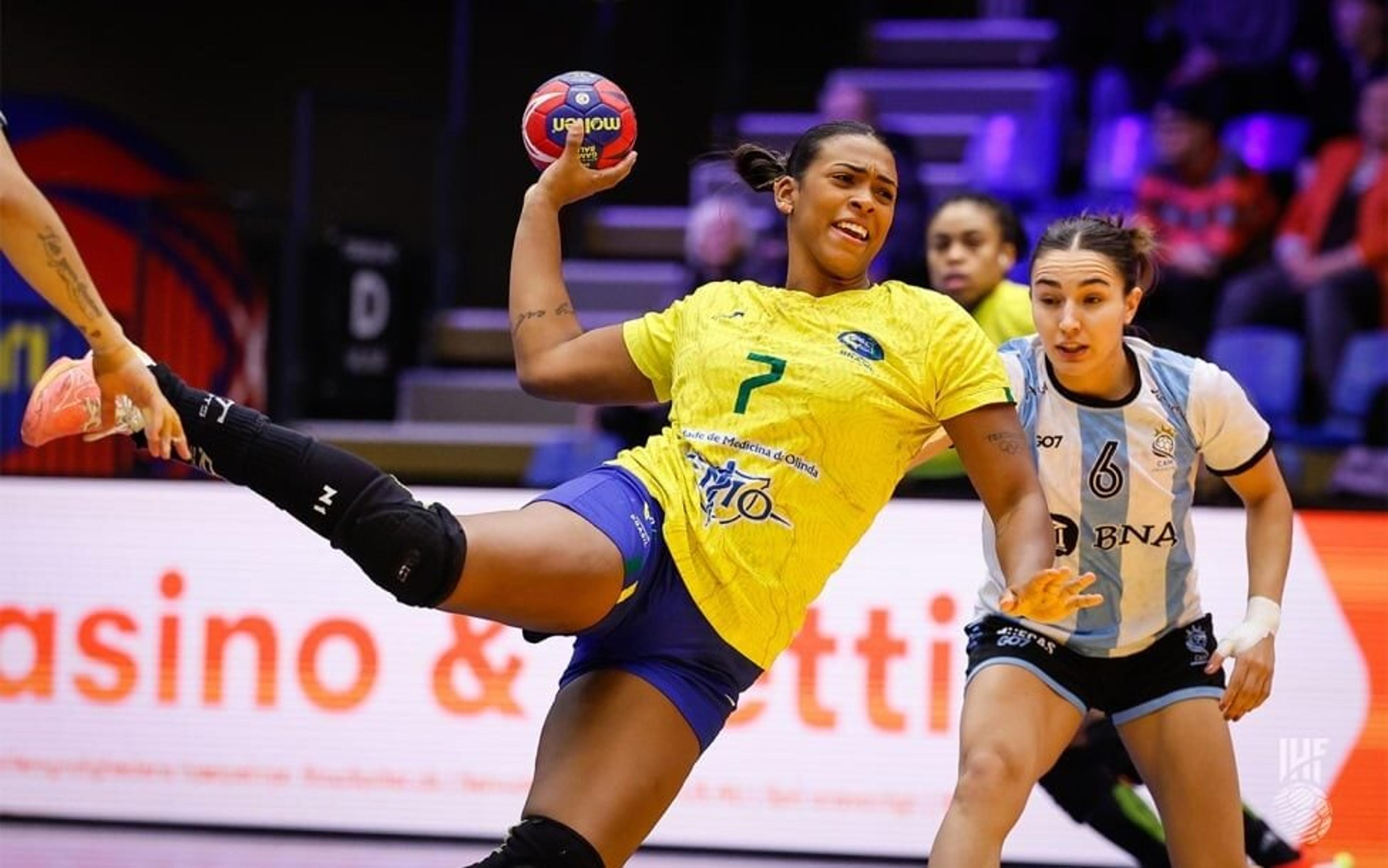 Brasil vence a Argentina, conta com tropeço da Espanha e se mantém vivo no Mundial de Handebol Feminino