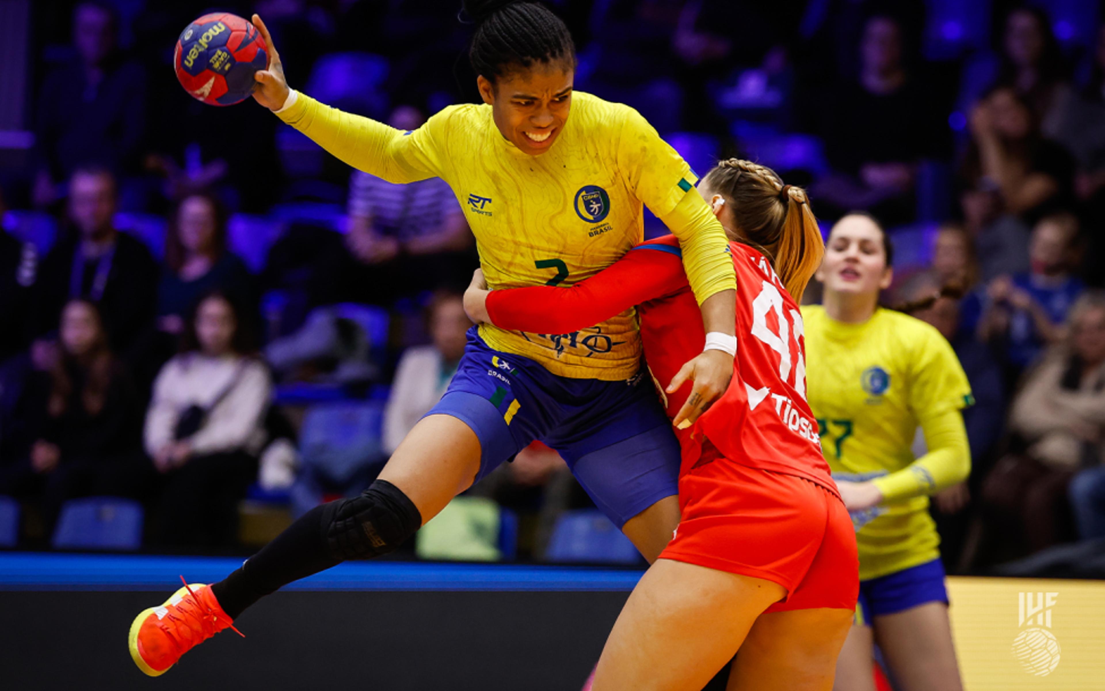 Brasil vence a República Tcheca, mas é eliminado do Mundial de Handebol Feminino