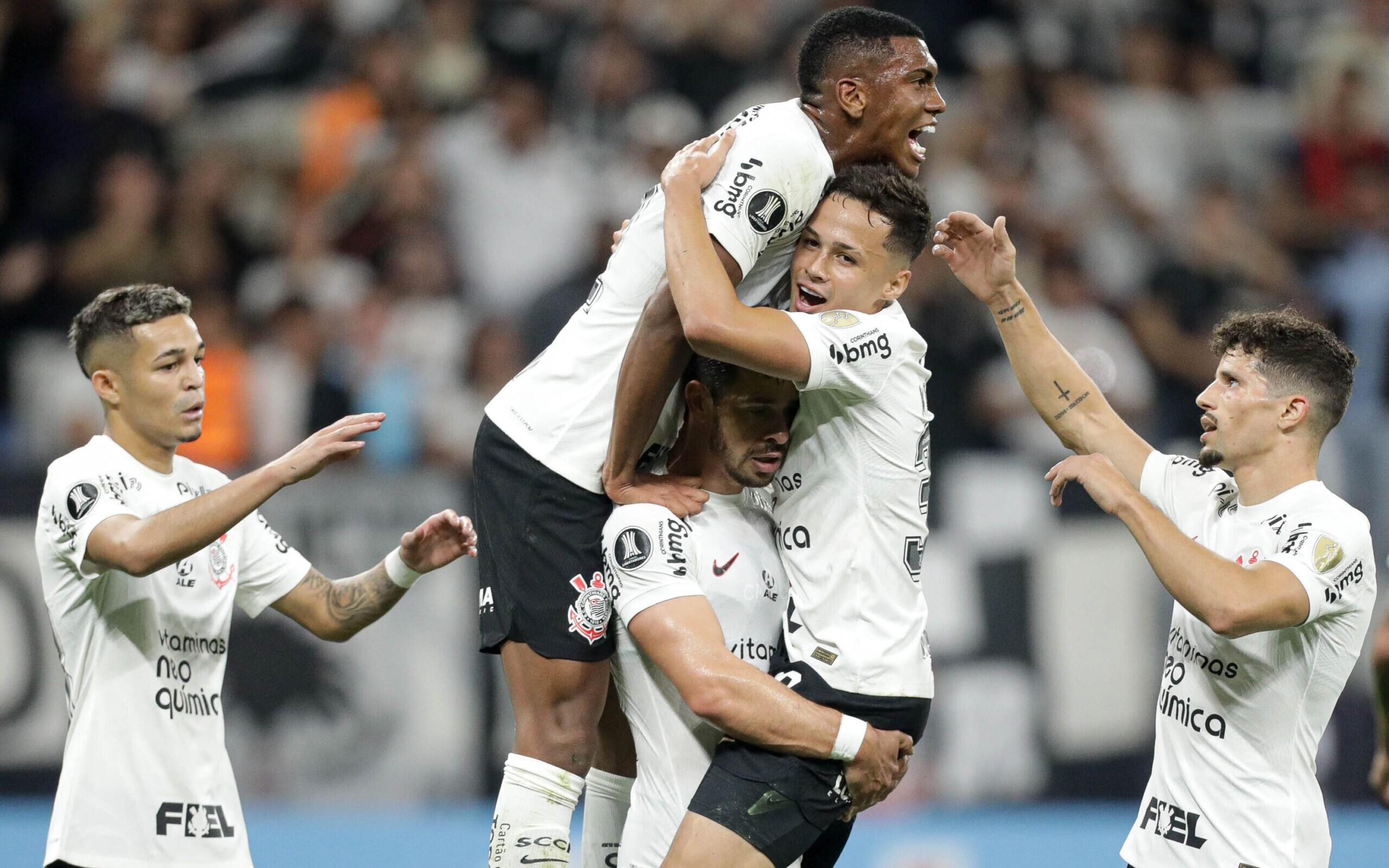 Corinthians pode lucrar duas vezes com Felipe Augusto; entenda