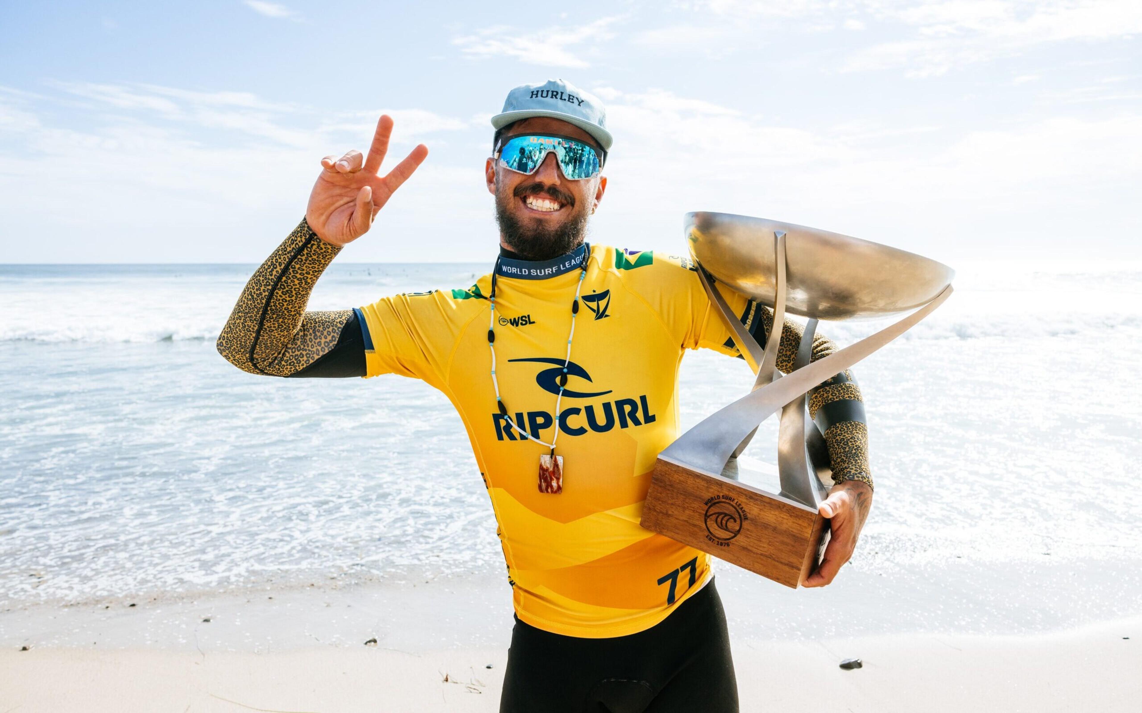 Filipe Toledo mantém escrita brasileira na WSL com bicampeonato em 2023