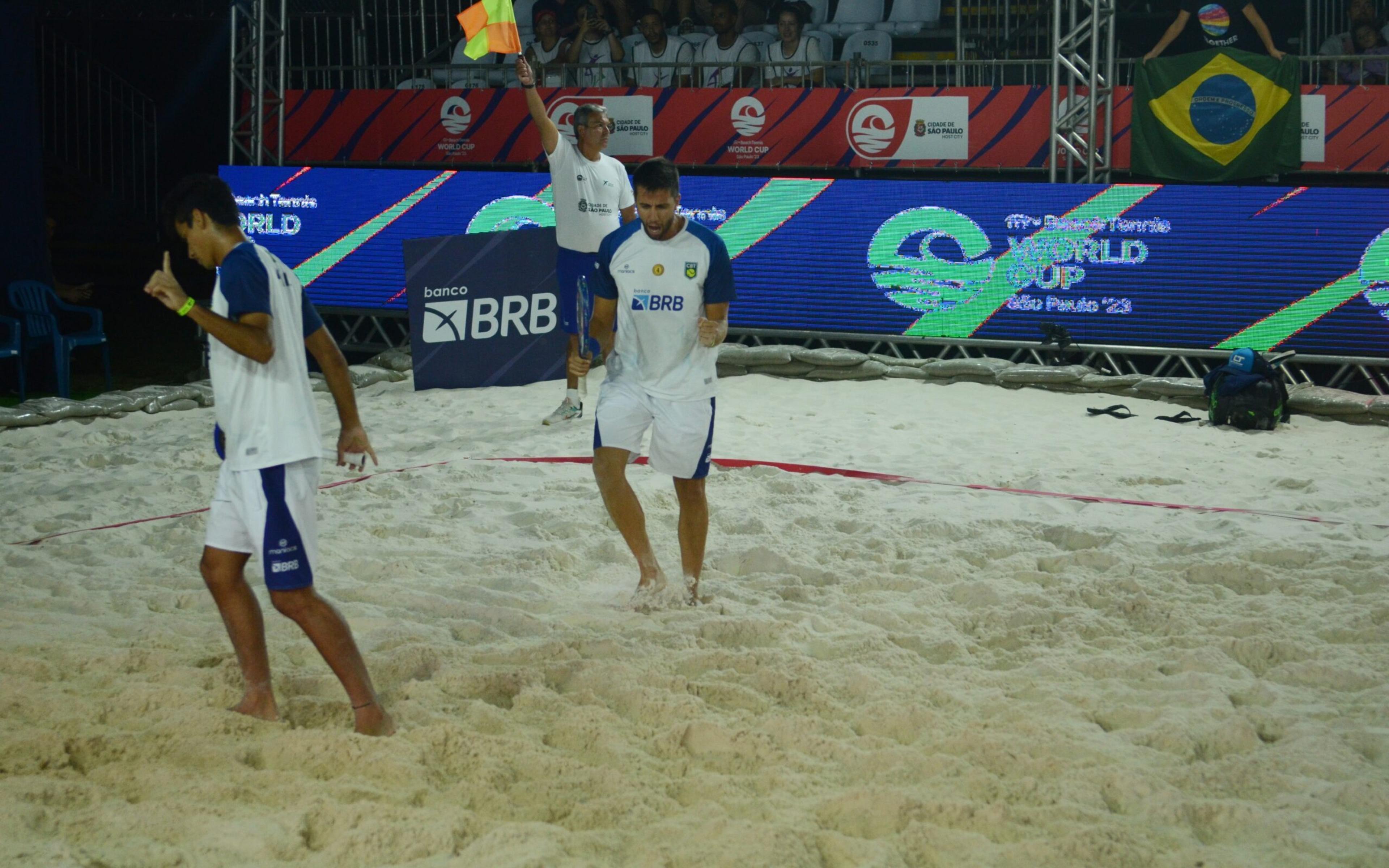 Allan Oliveira vence na dupla masculina, e Brasil supera Argentina na Copa do Mundo de Beach Tennis