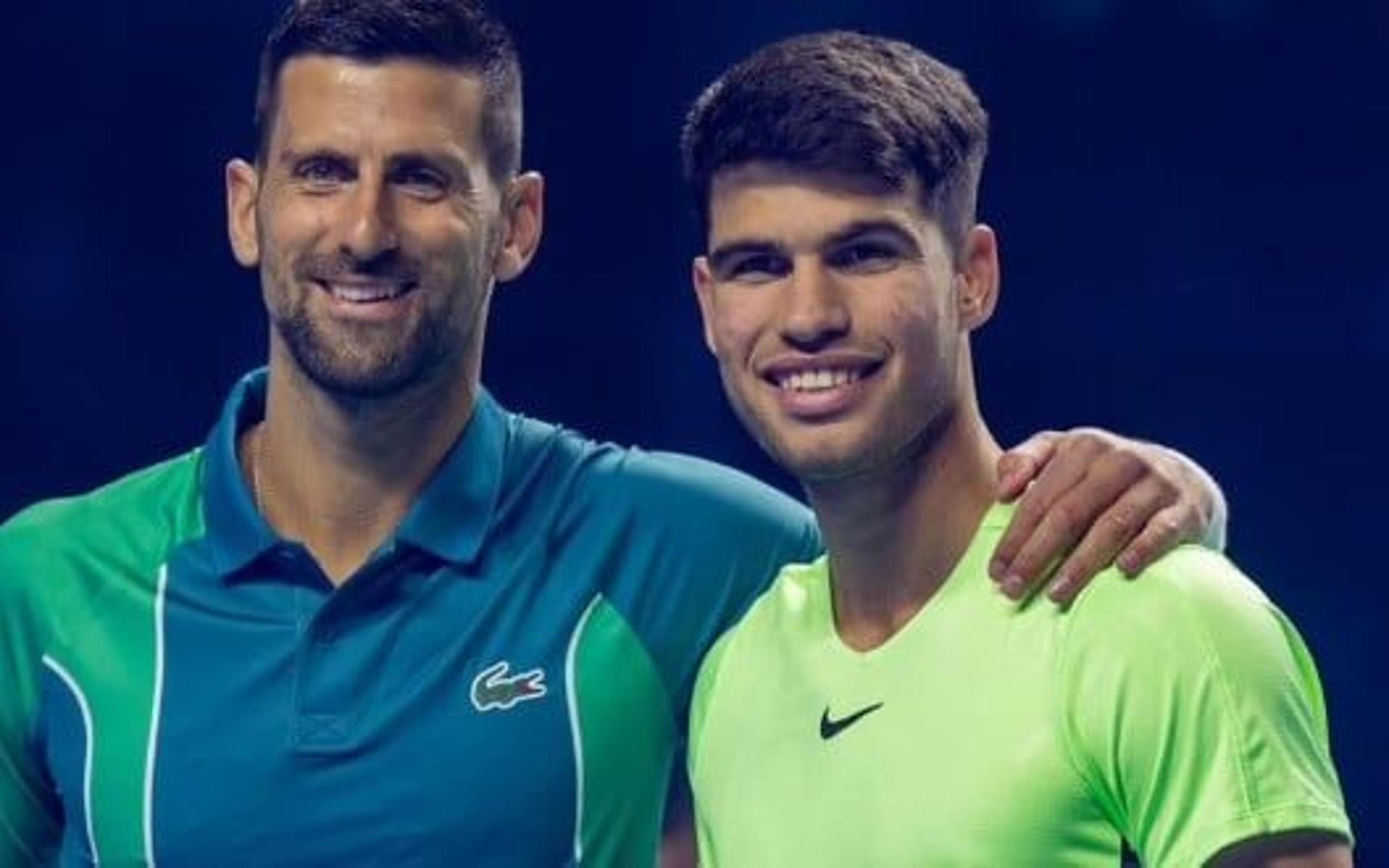 Alcaraz vira e derrota Djokovic em exibição em Riad