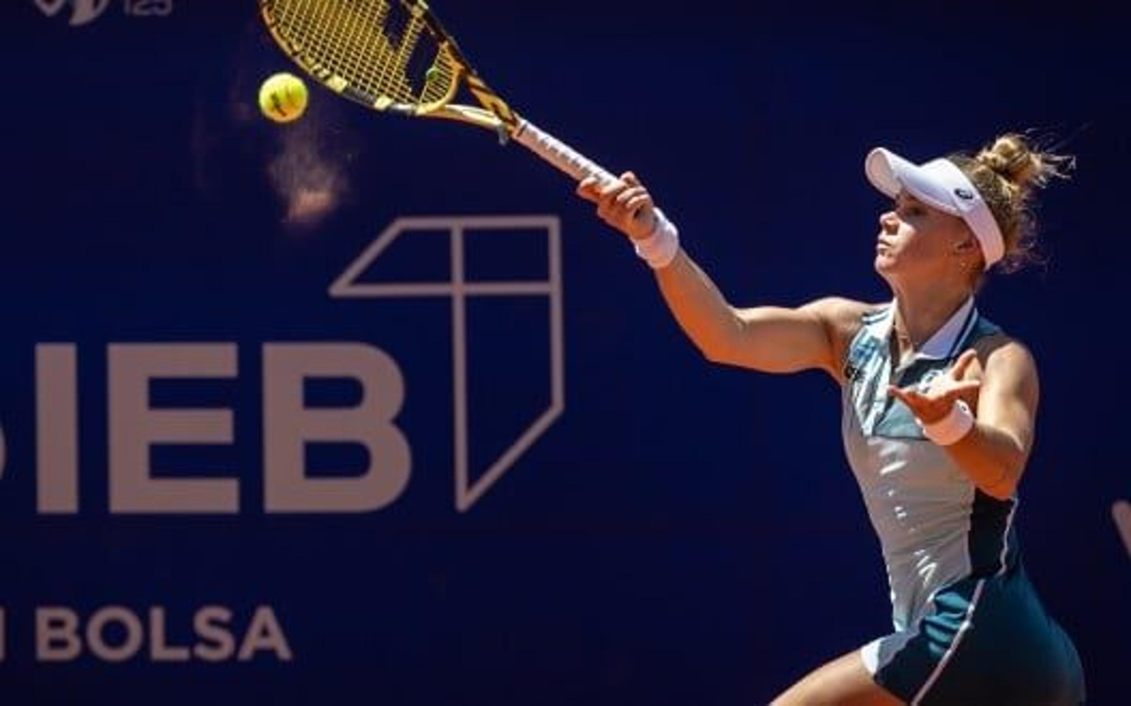 Laura Pigossi vira contra jovem argentina e vai à semi no WTA de Buenos Aires