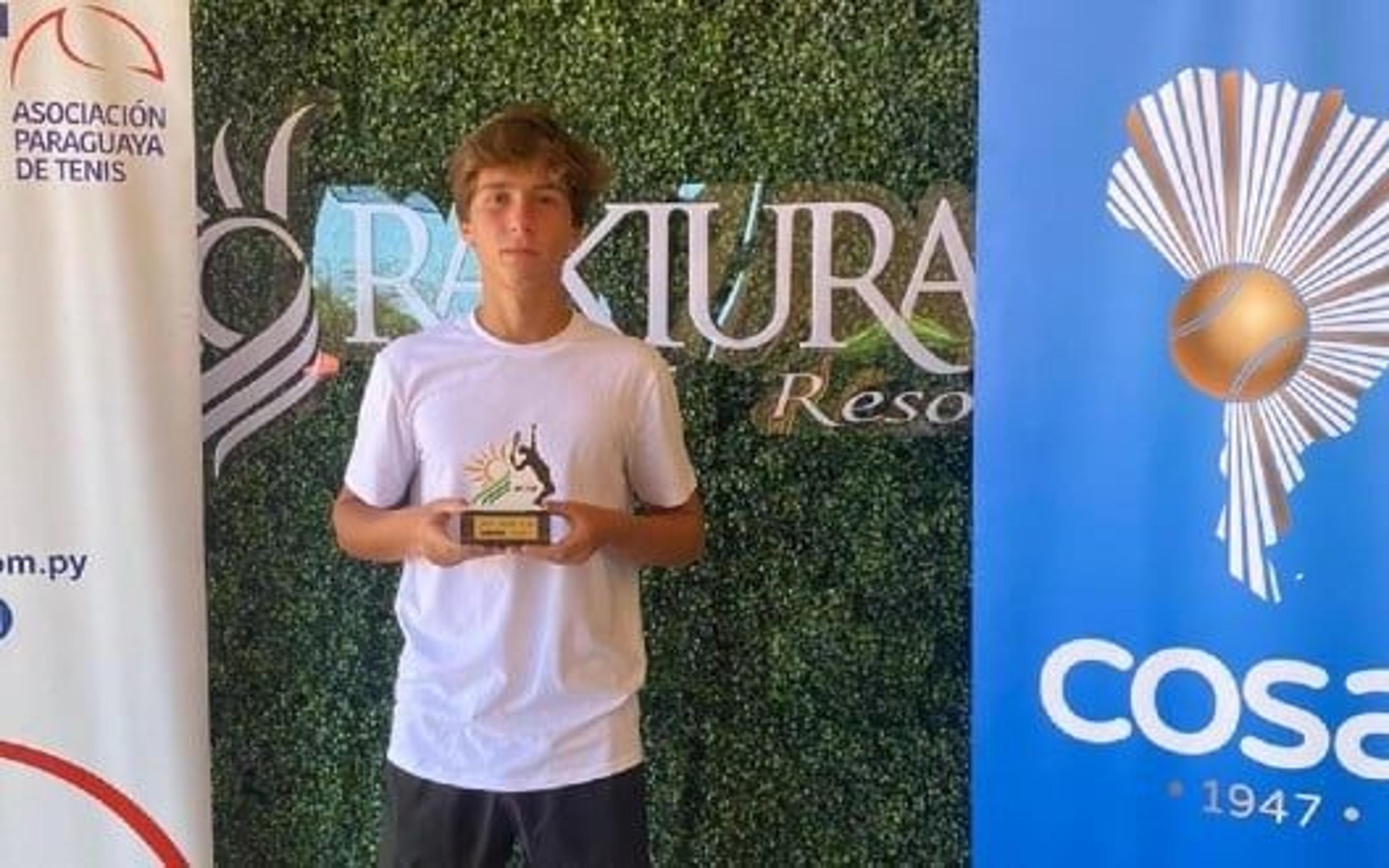 Leonardo Storck é campeão do Cosat 16 anos de Luque, no Paraguai