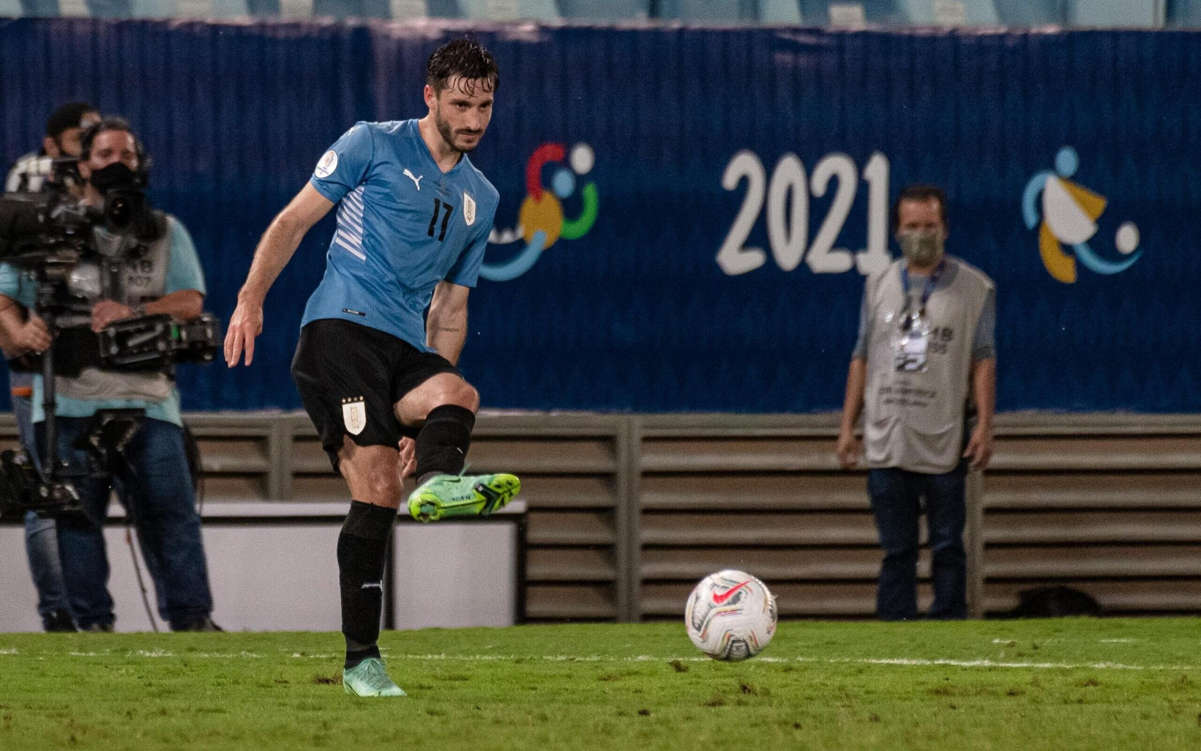 Saiba como joga Matias Viña, alvo do Flamengo