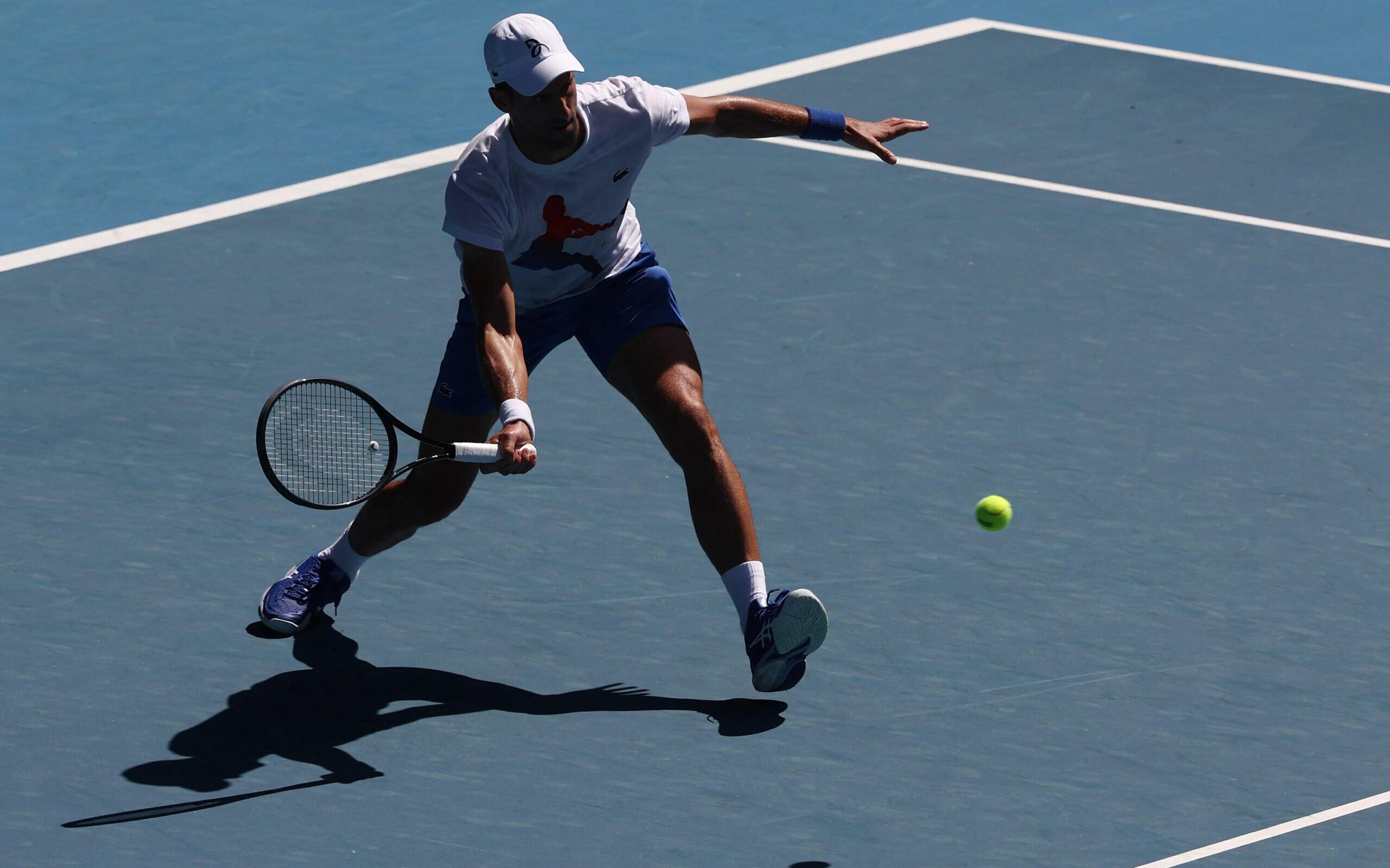 Djokovic lembra drama de 2022 em chegada a Melbourne: ‘Meu estômago deu um nó’