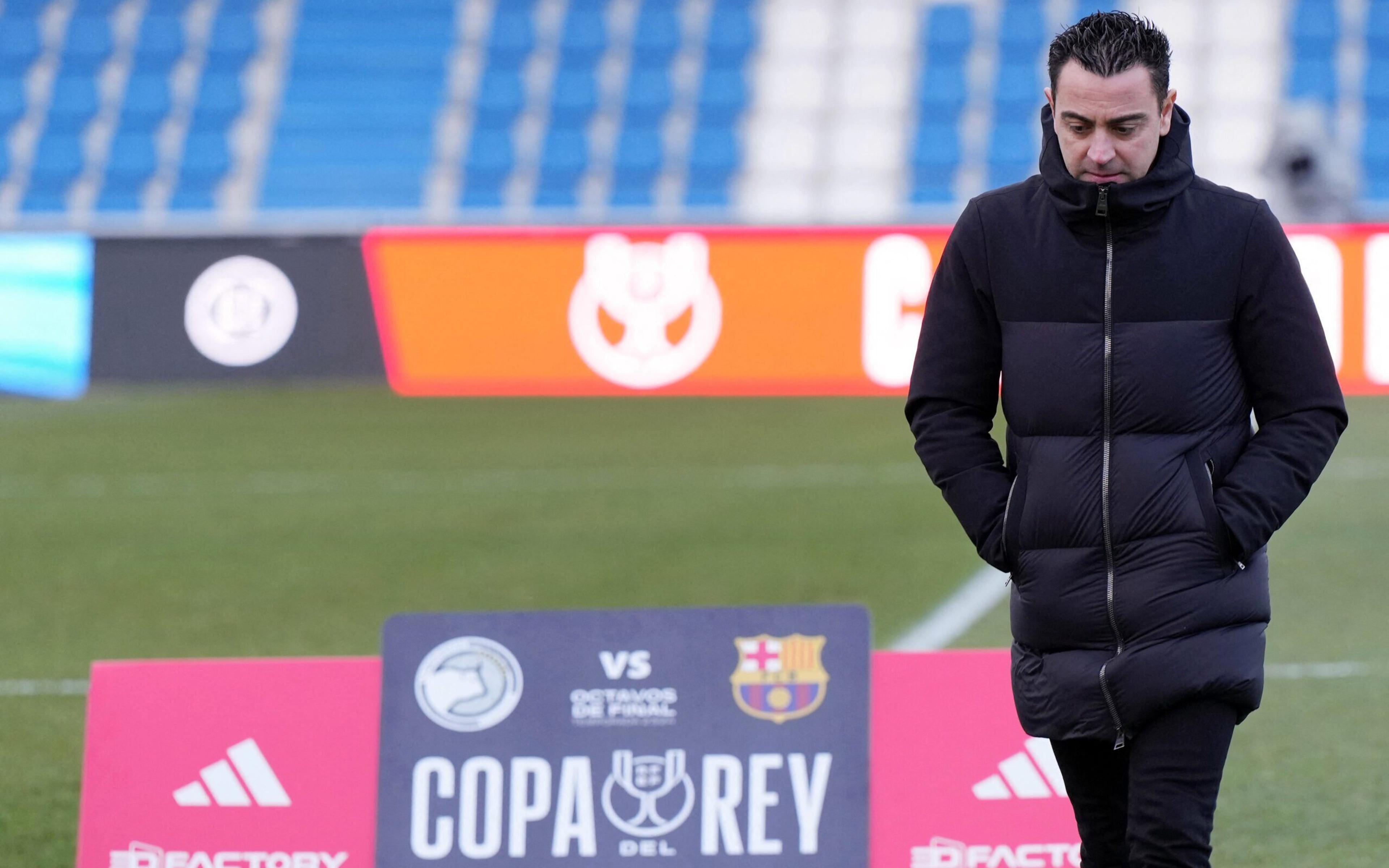 Defesa do Barcelona vira ‘peneira’ e dificulta permanência de Xavi para próxima temporada