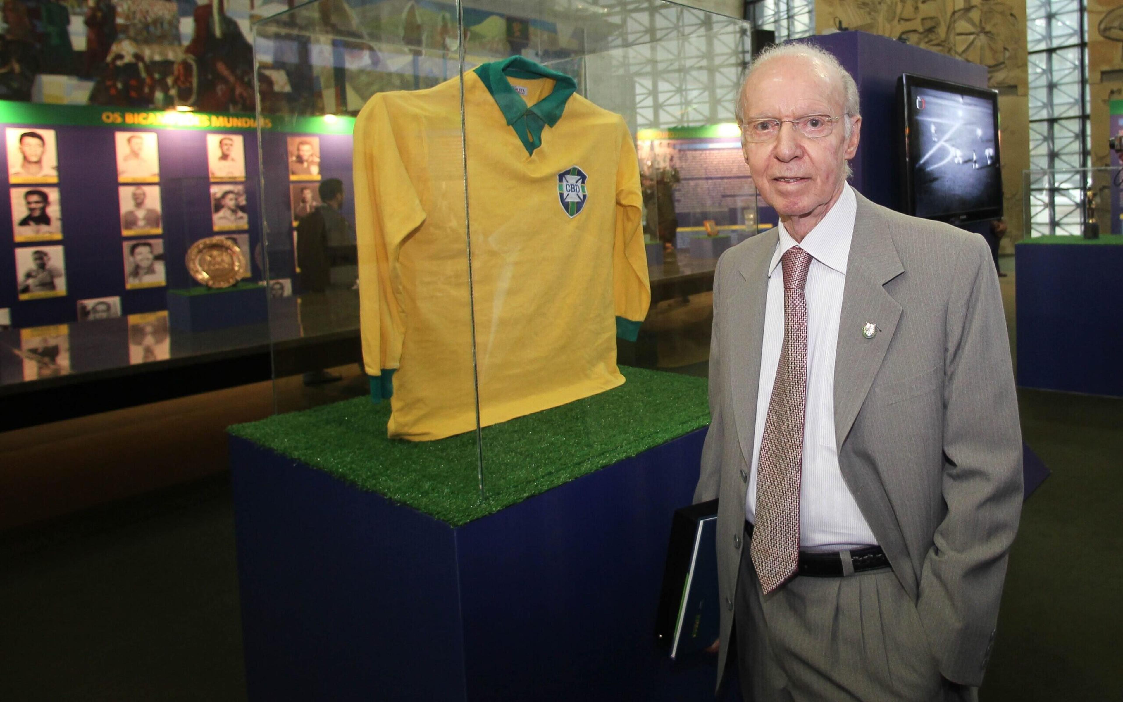 Jogadores e personalidades do futebol deixam mensagens de despedida para Zagallo