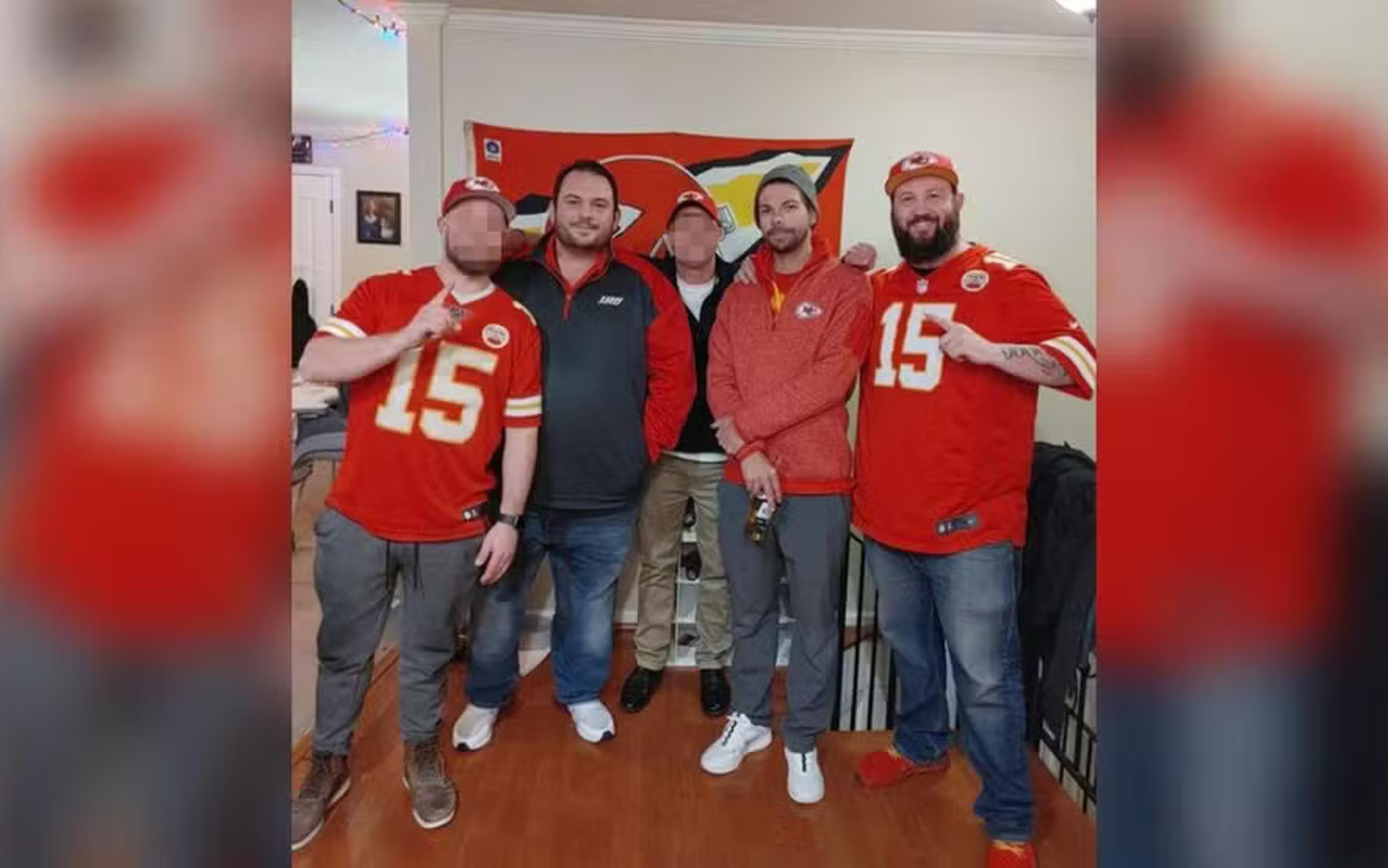 Torcedores do Kansas City Chiefs são encontrados congelados em casa de amigo