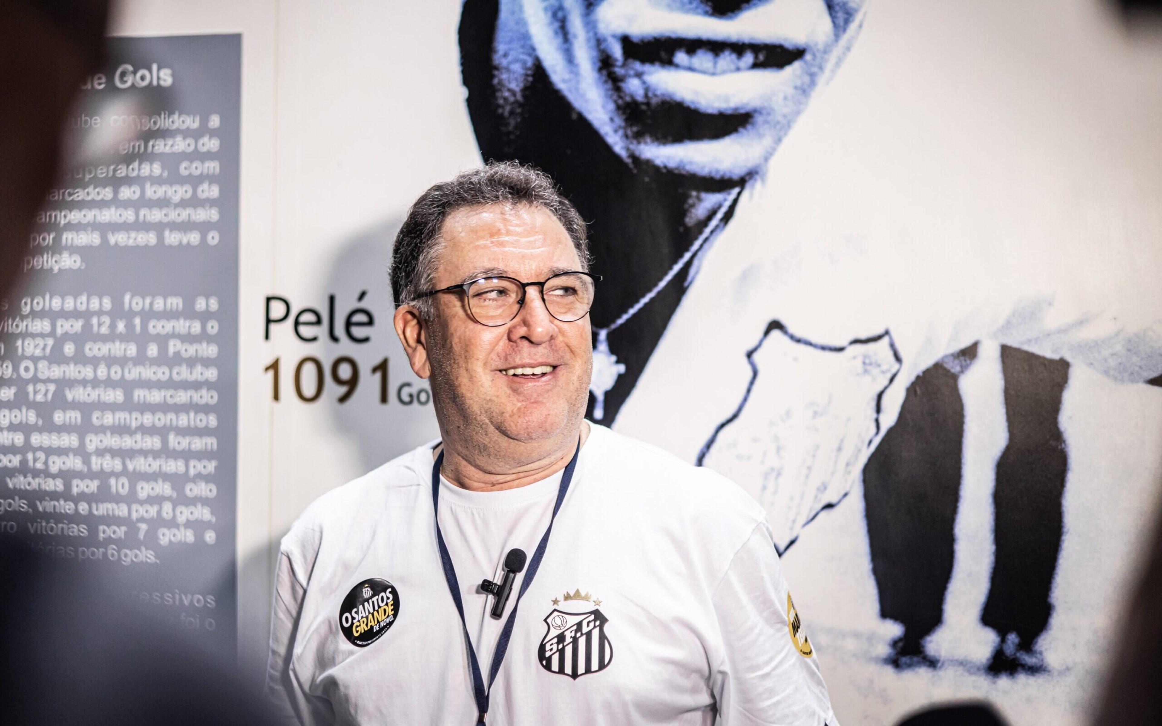 AO VIVO! Assista à coletiva de Marcelo Teixeira, presidente do Santos