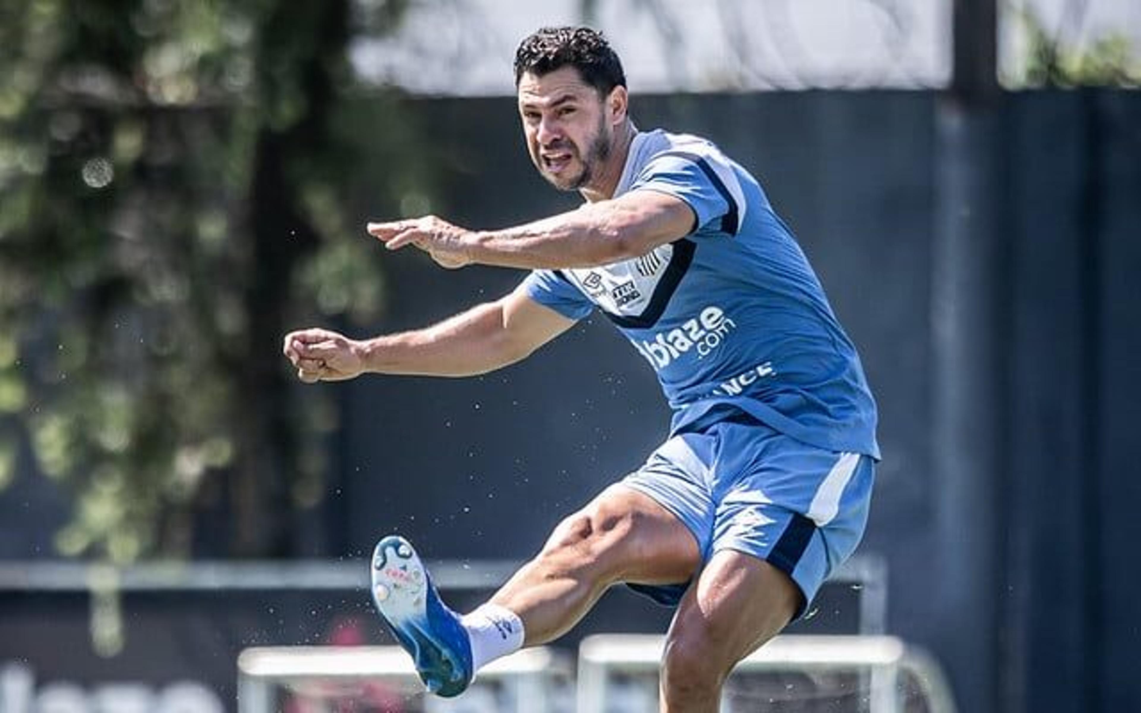 Giuliano quer elevar patamar do Santos e sonha em usar camisa 10 de Pelé