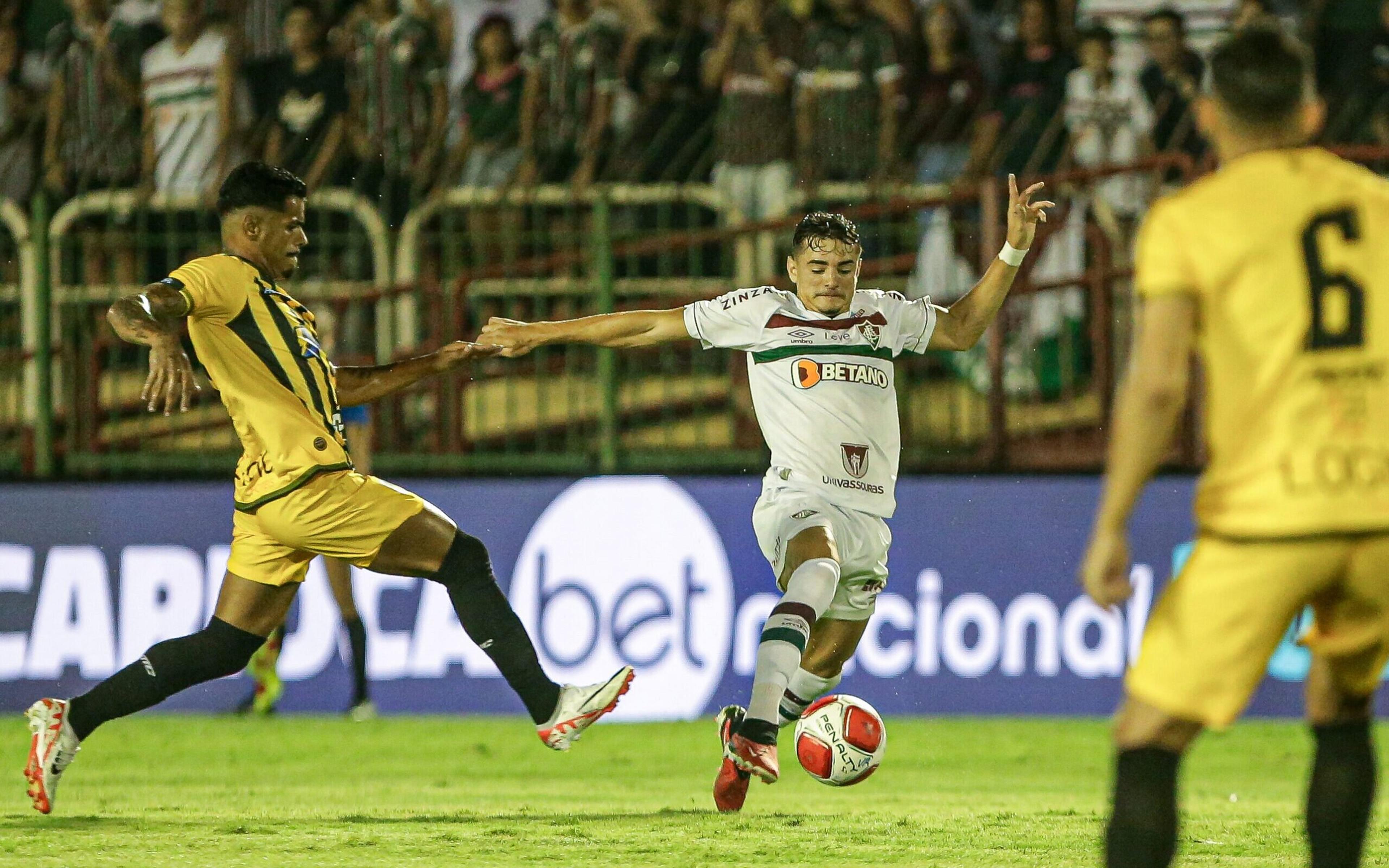 Coringa do Fluminense, Felipe Andrade destaca polivalência e revela inspirações no elenco