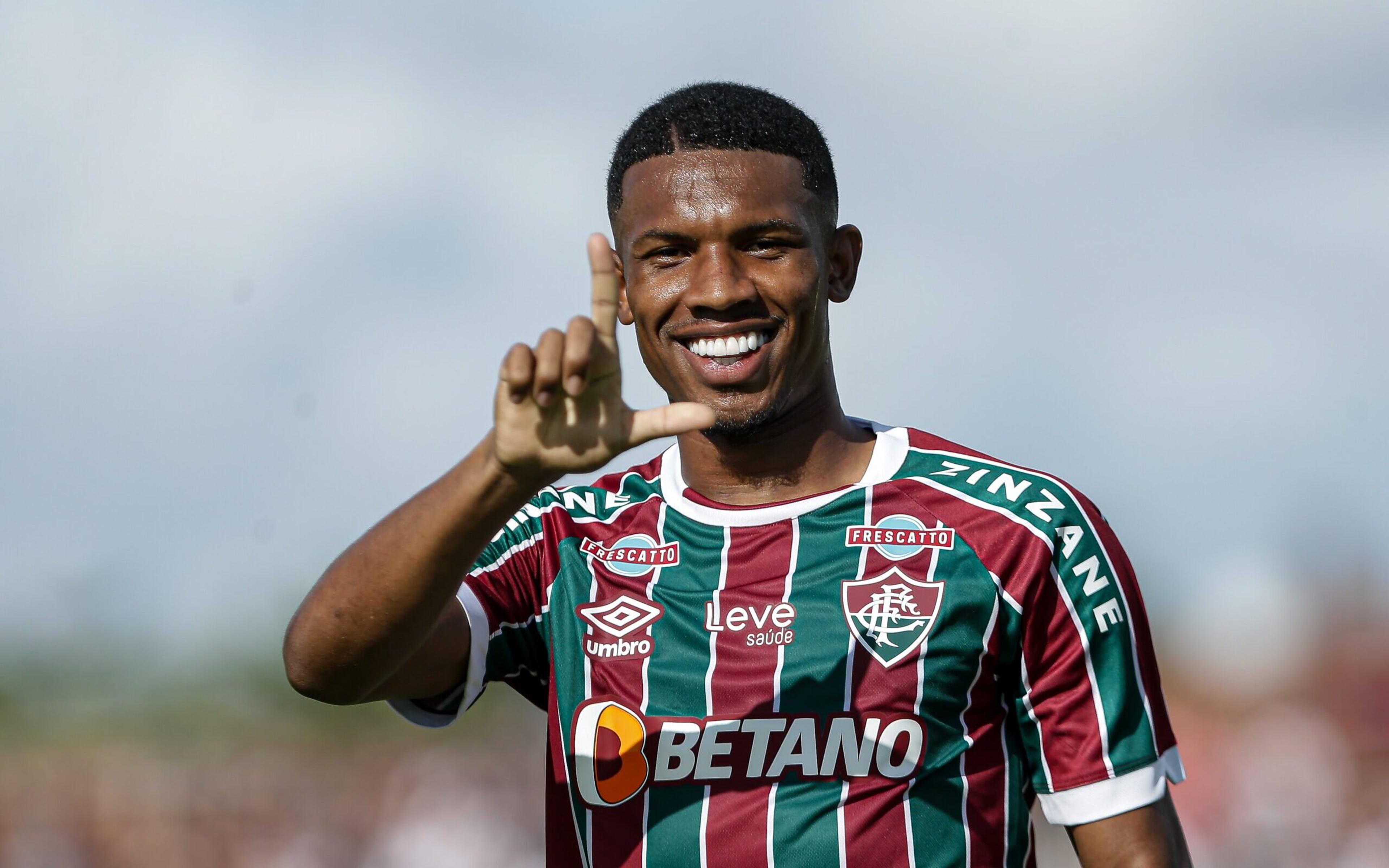 Fluminense supera gramado ruim e vence a Portuguesa pelo Campeonato Carioca