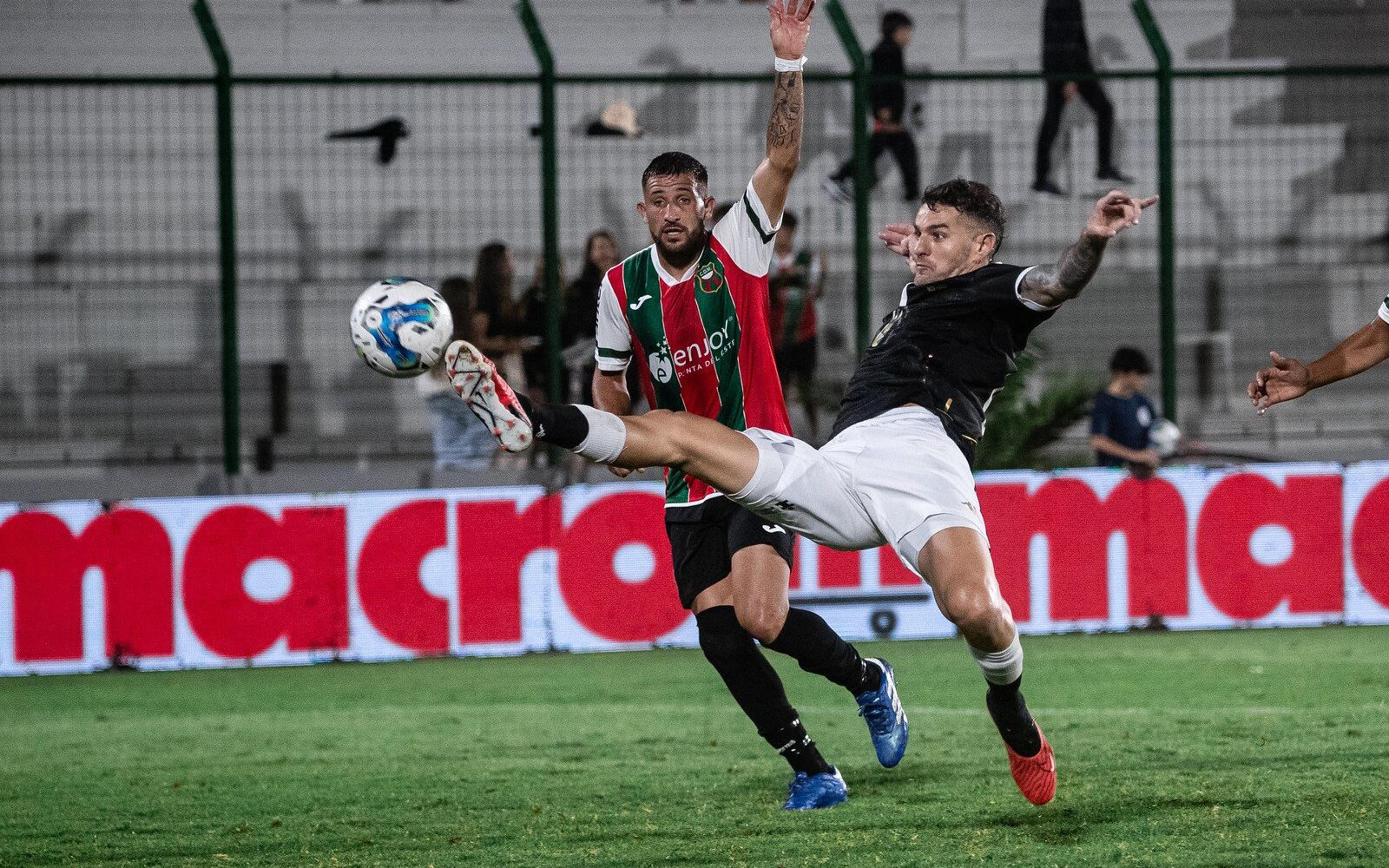 Com impasse por renovação com o Vasco, Vegetti entra na mira de gigantes do Brasil e do Paraguai