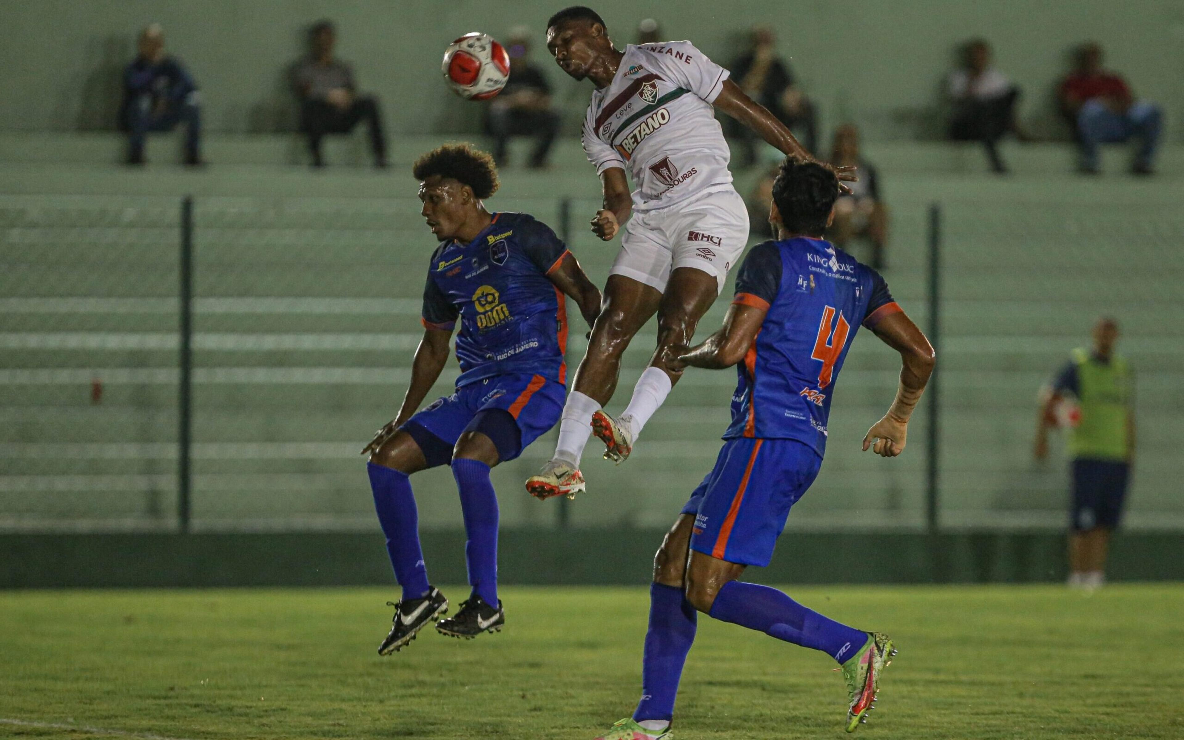 Apesar da vitória, queda de desempenho do Fluminense em segundo tempo é sinal de alerta