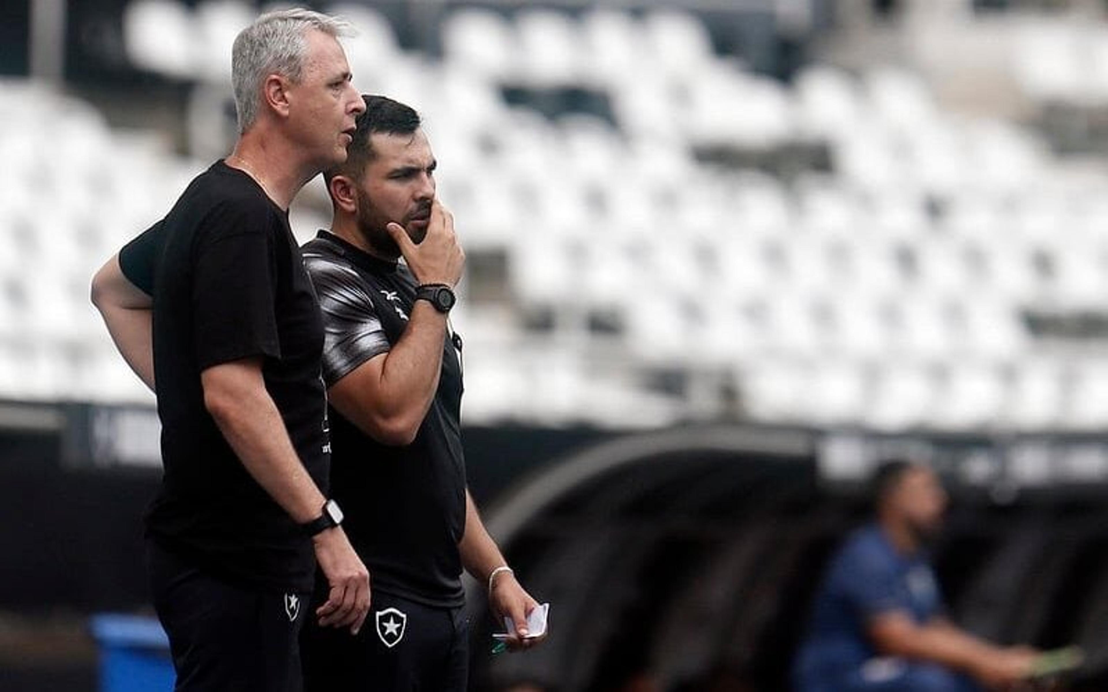 Tiago Nunes responde vaias da torcida do Botafogo: ‘Não afeta minhas escolhas’