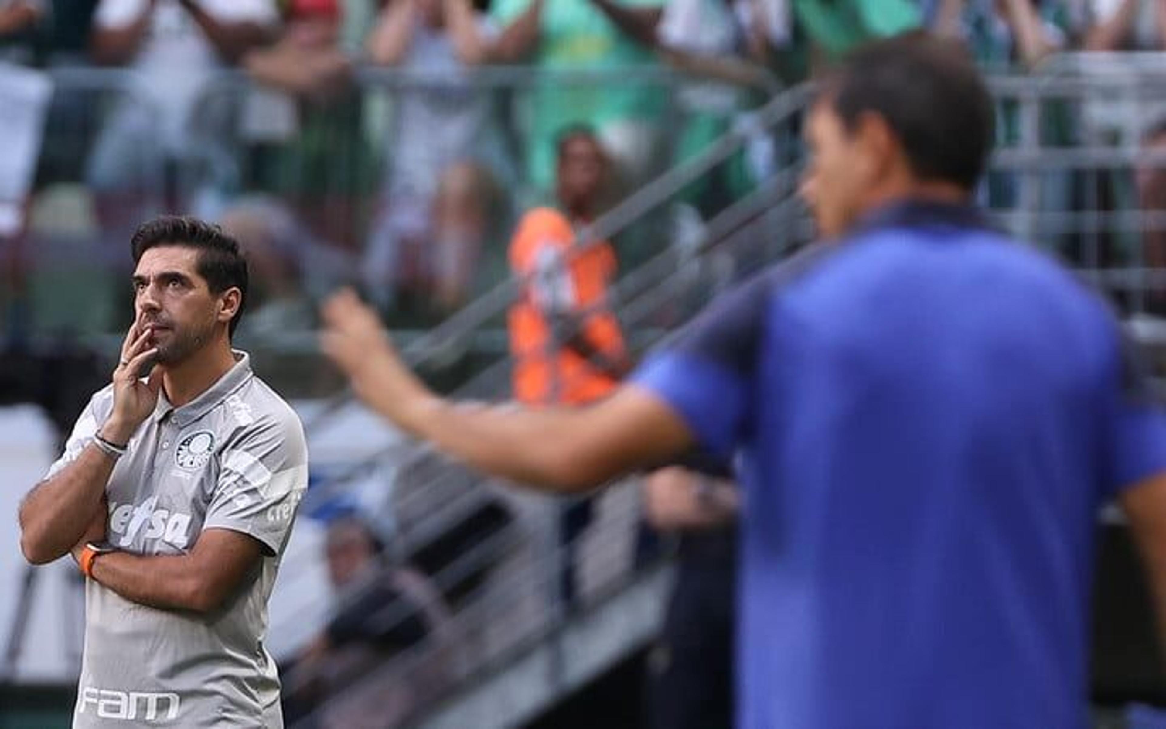 Abel Ferreira pede chegada de reforço no Palmeiras e detona gramado do Allianz Parque: ‘Falta manutenção’