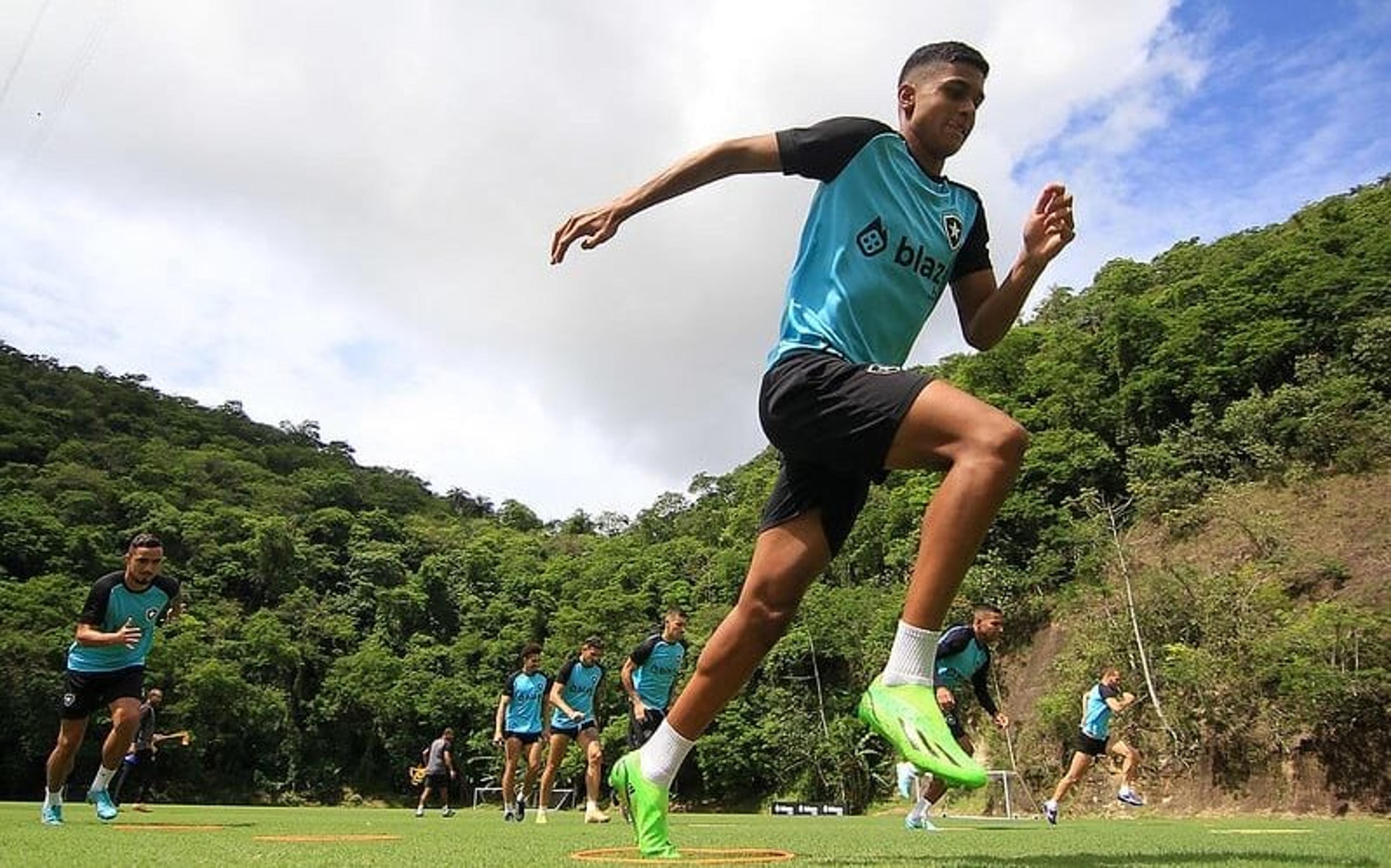 Botafogo divulga boletim médico de promessa após choque em estreia na Copinha