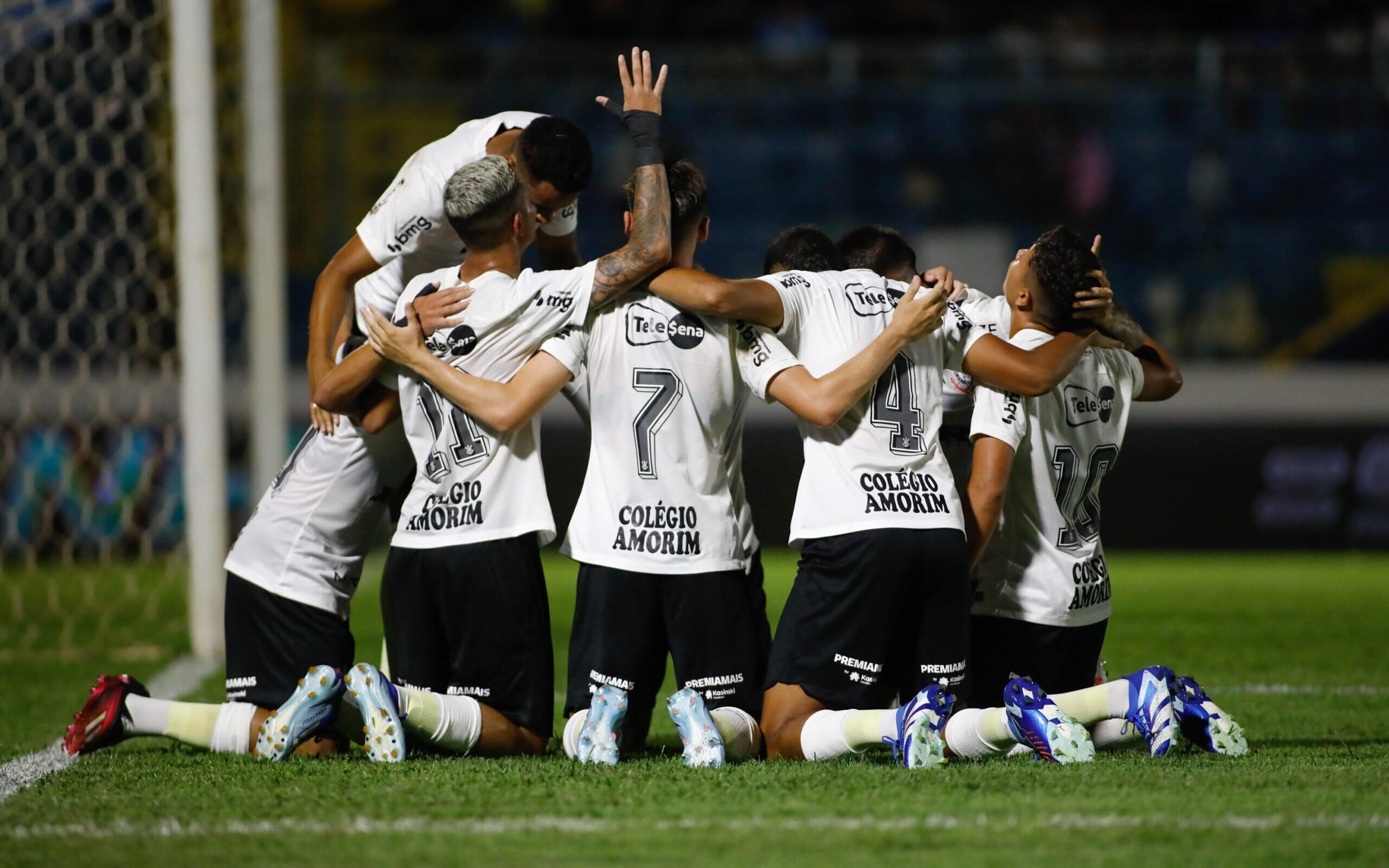 Corinthians leva gol no fim, mas vence o Guarani nos pênaltis e avança na Copinha