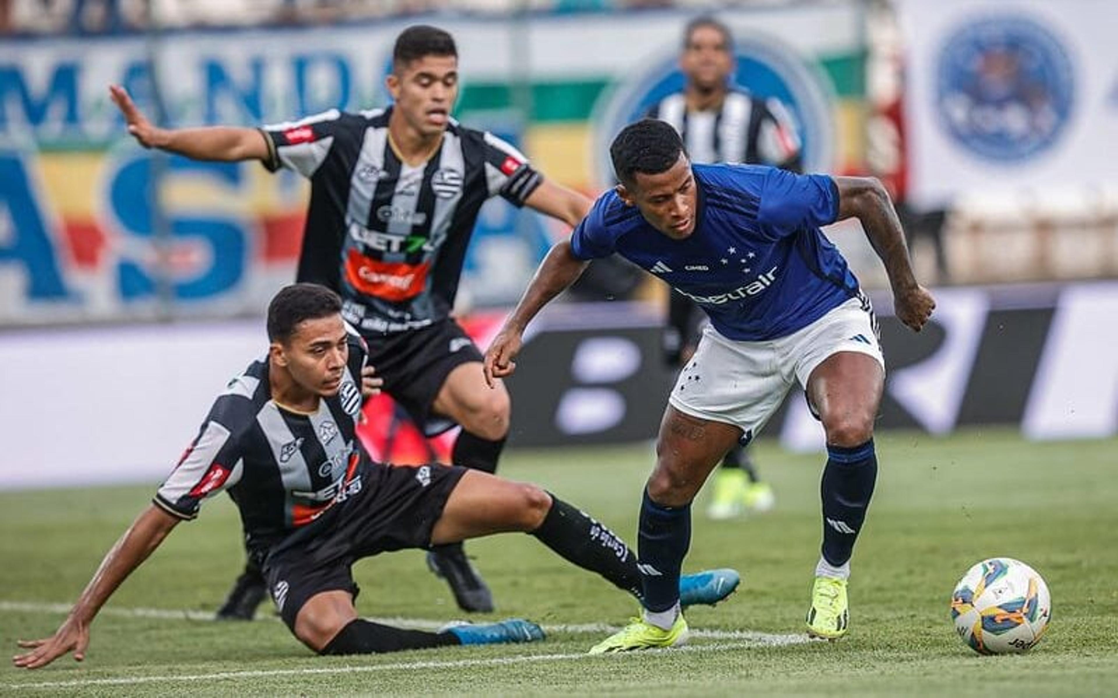 Com dois a menos, Cruzeiro empata com o Athletic Club no Campeonato Mineiro