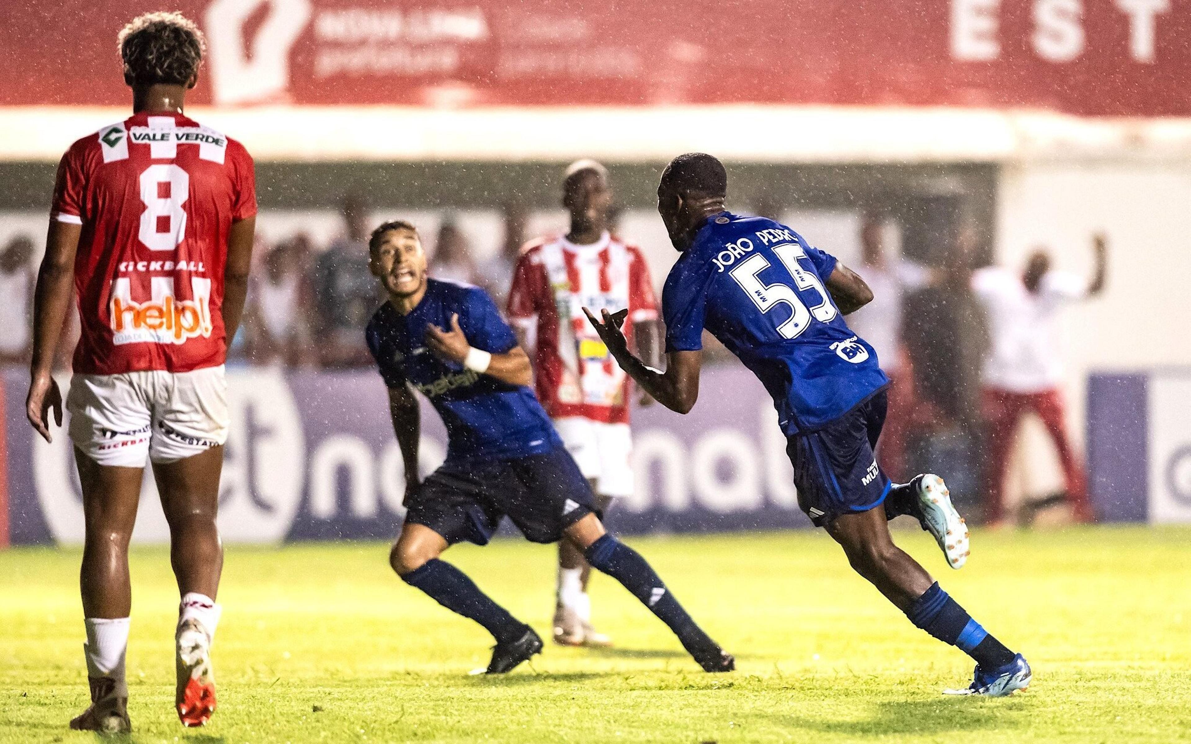 Com emoção e gol anulado, Cruzeiro vence o Villa Nova pelo Campeonato Mineiro