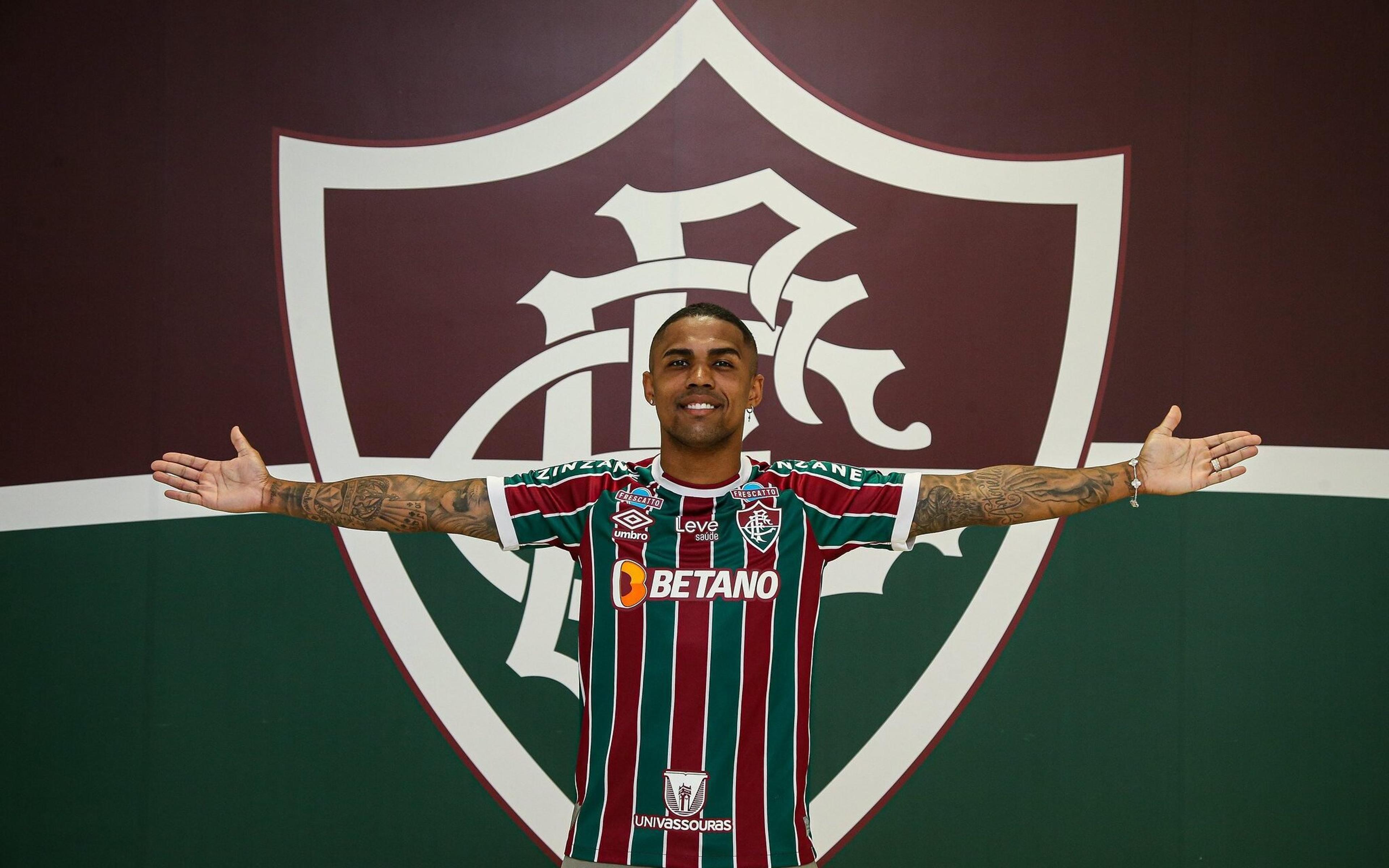 Douglas Costa explica escolha pelo Fluminense e destaca ambição por títulos: ‘Meta na minha carreira’