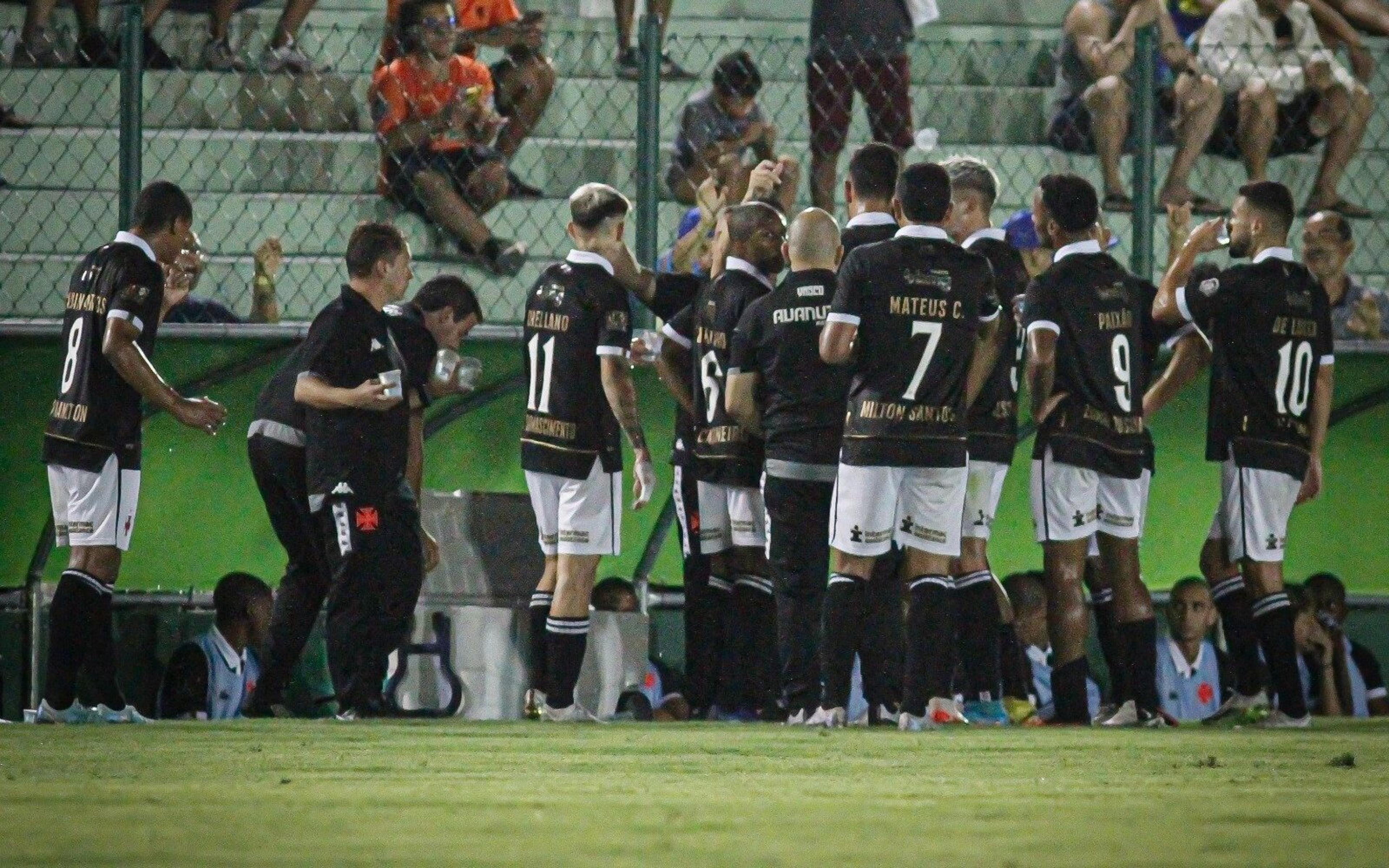 Vasco sai perdendo, busca a virada, mas sofre o empate contra o Sampaio Corrêa pelo Campeonato Carioca