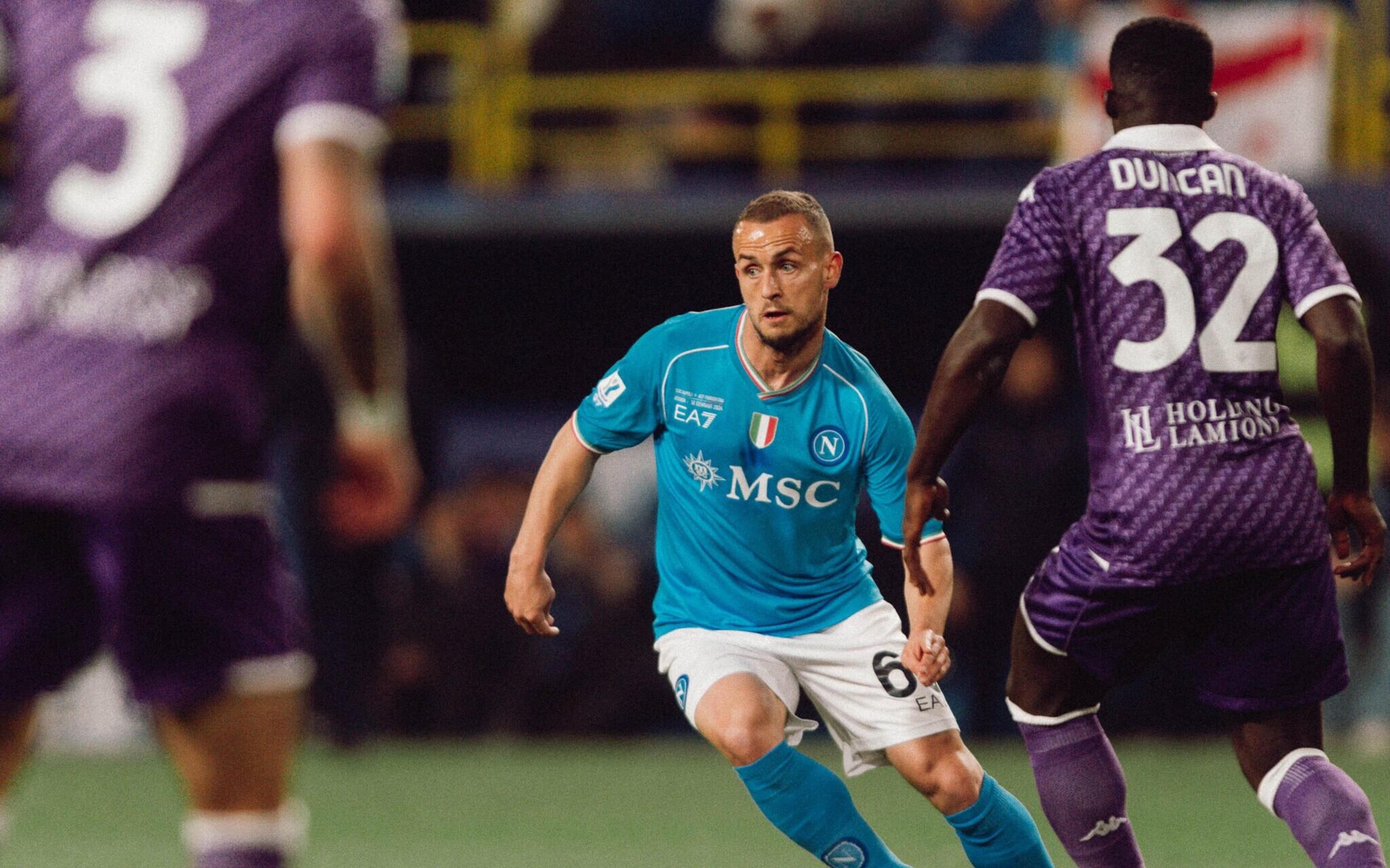 Com gol inusitado, Napoli vence a Fiorentina e vai à final da Supercopa da Itália