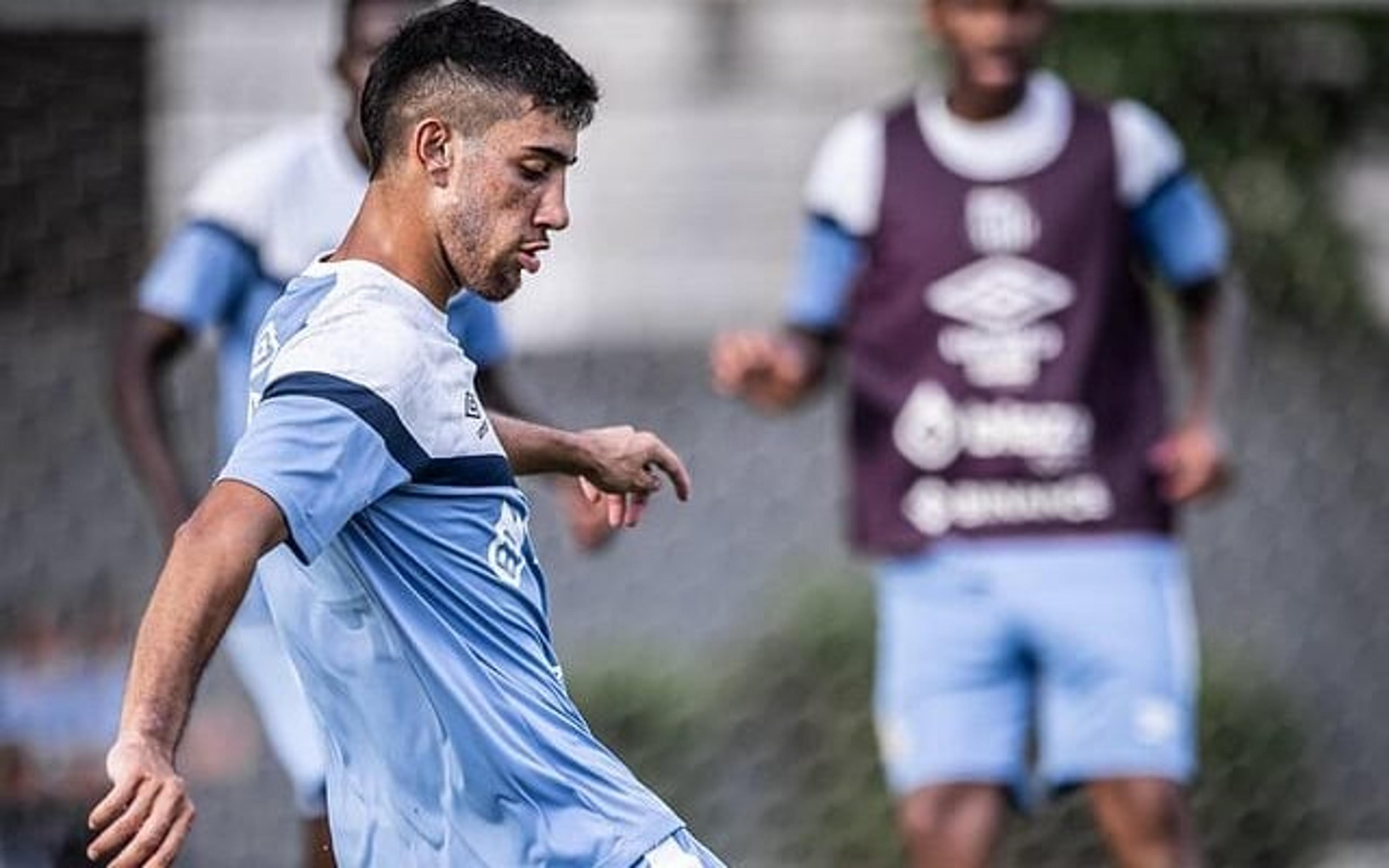 Pedrinho se esquiva sobre acusação de agressão e promete foco no Santos: ‘Sonhava com essa possibilidade’