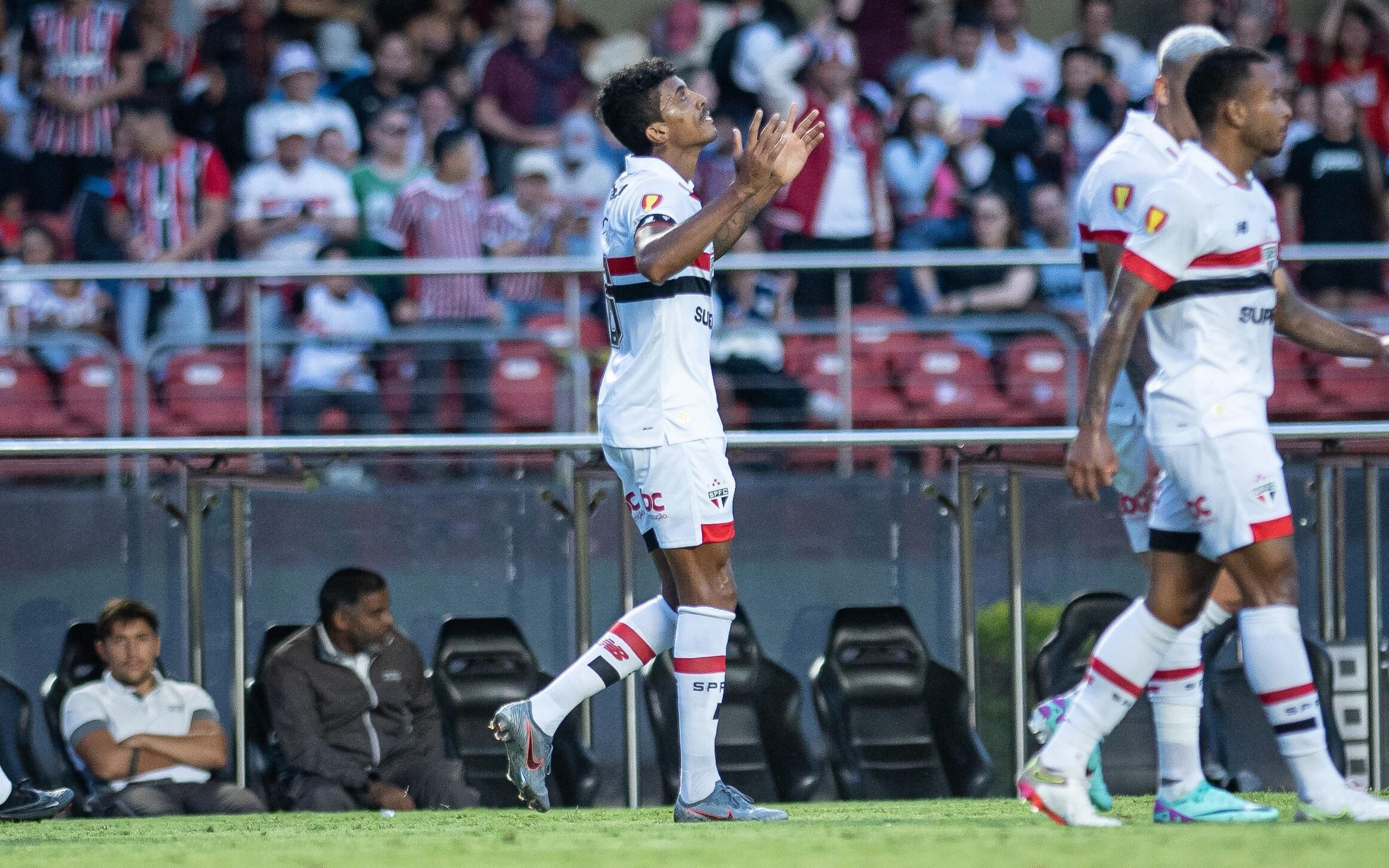 Luiz Gustavo desencanta, e São Paulo vence a Portuguesa pelo Paulistão