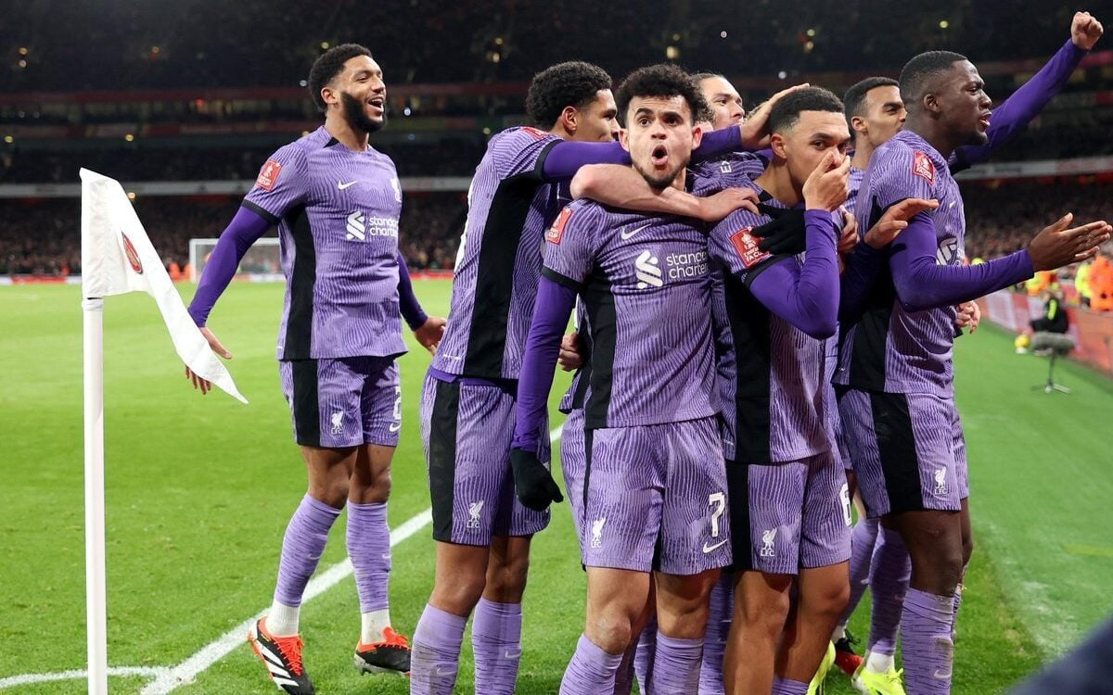 Kiwior marca contra, Díaz decide no fim, Liverpool vence e elimina Arsenal da Copa da Inglaterra