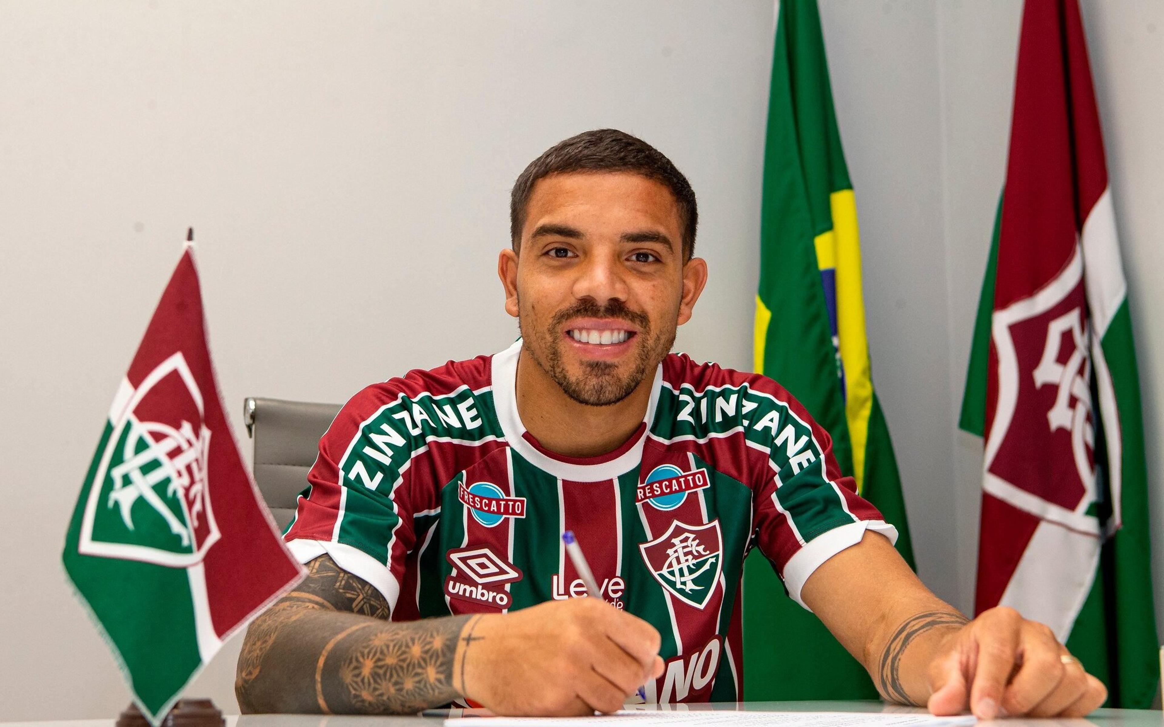 Fluminense anuncia contratação do meia David Terans