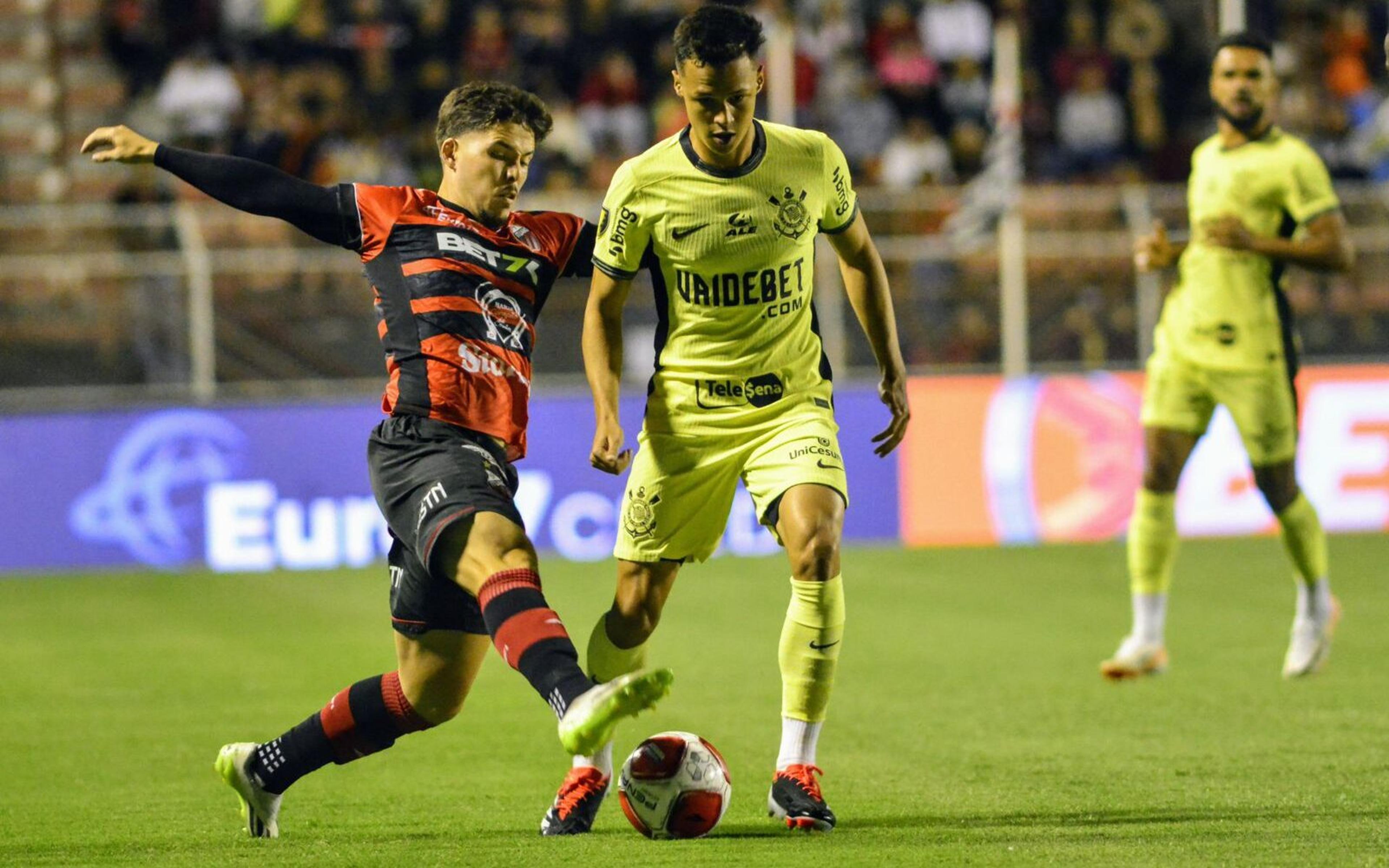 Ituano marca golaço no fim e vence o Corinthians  no Paulistão