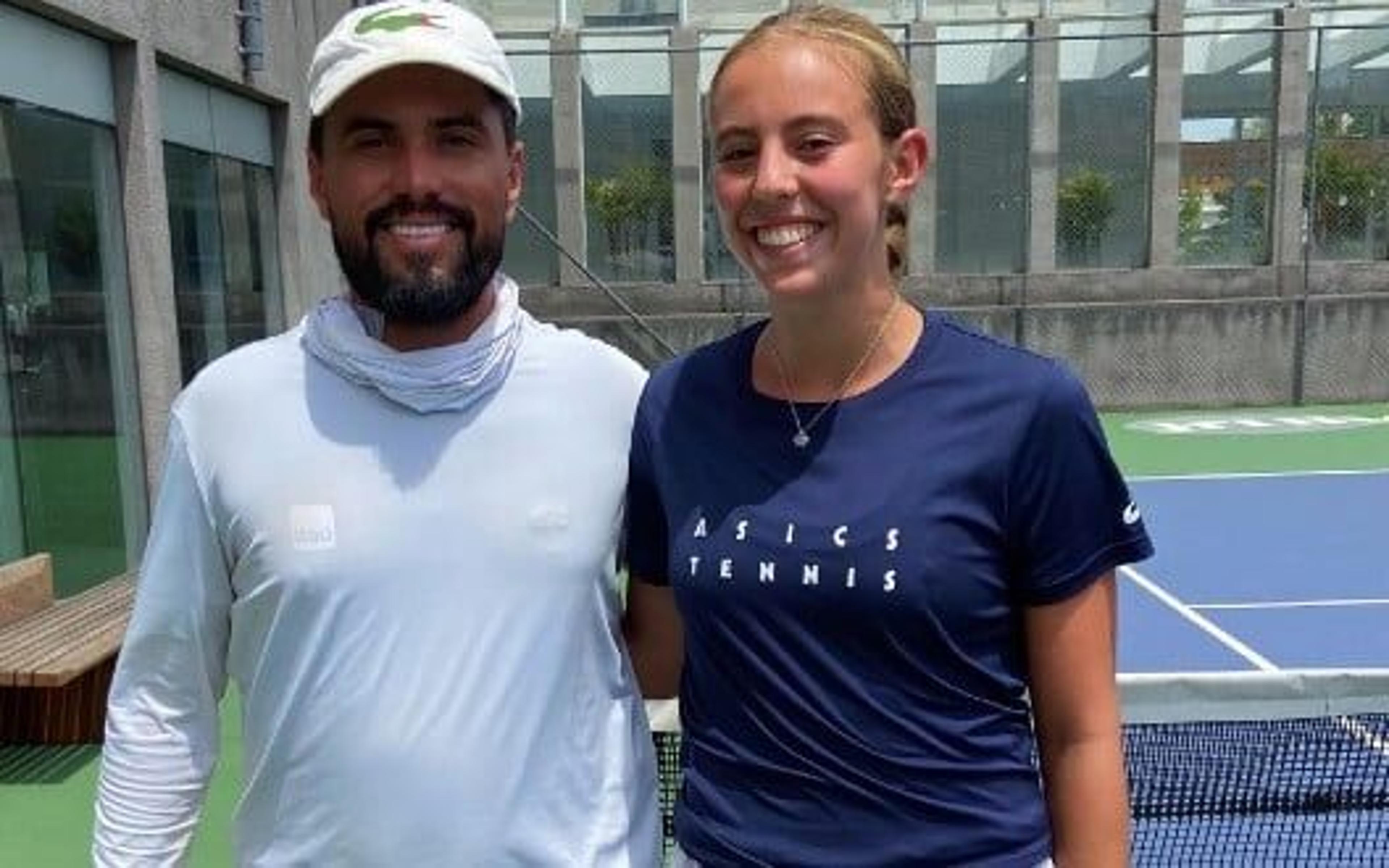 Olívia Carneiro vai às oitavas de duplas do juvenil do Australian Open