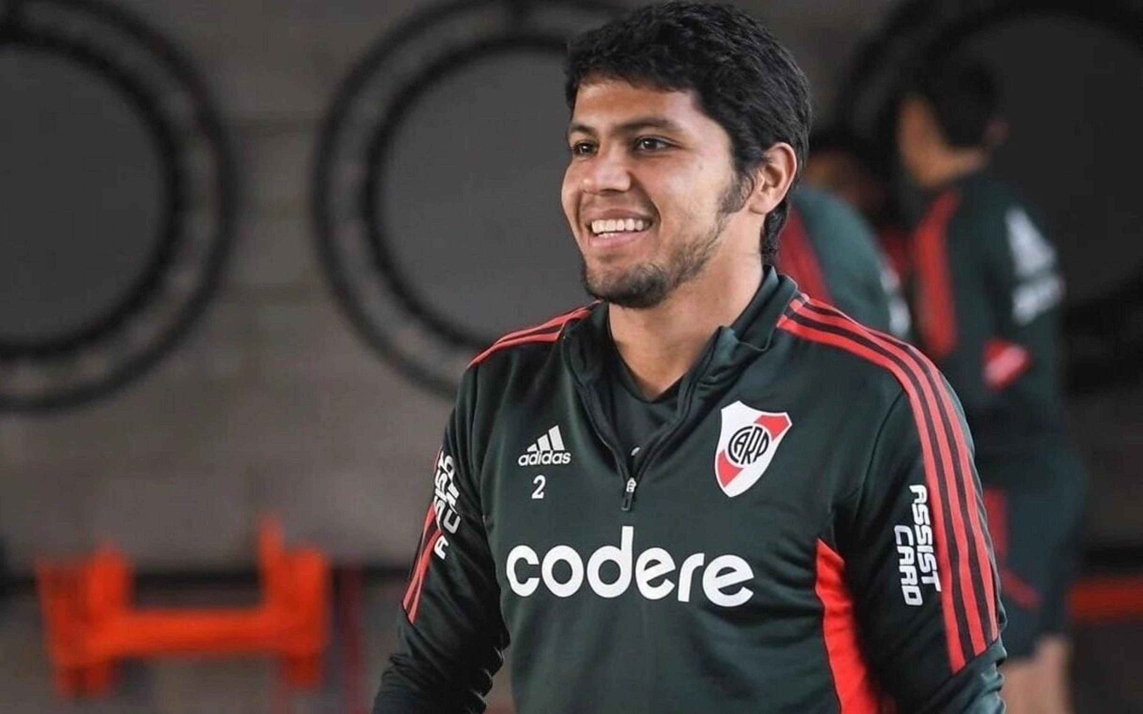 Quem é Robert Rojas? Conheça o zagueiro do River Plate com empréstimo encaminhado ao Vasco