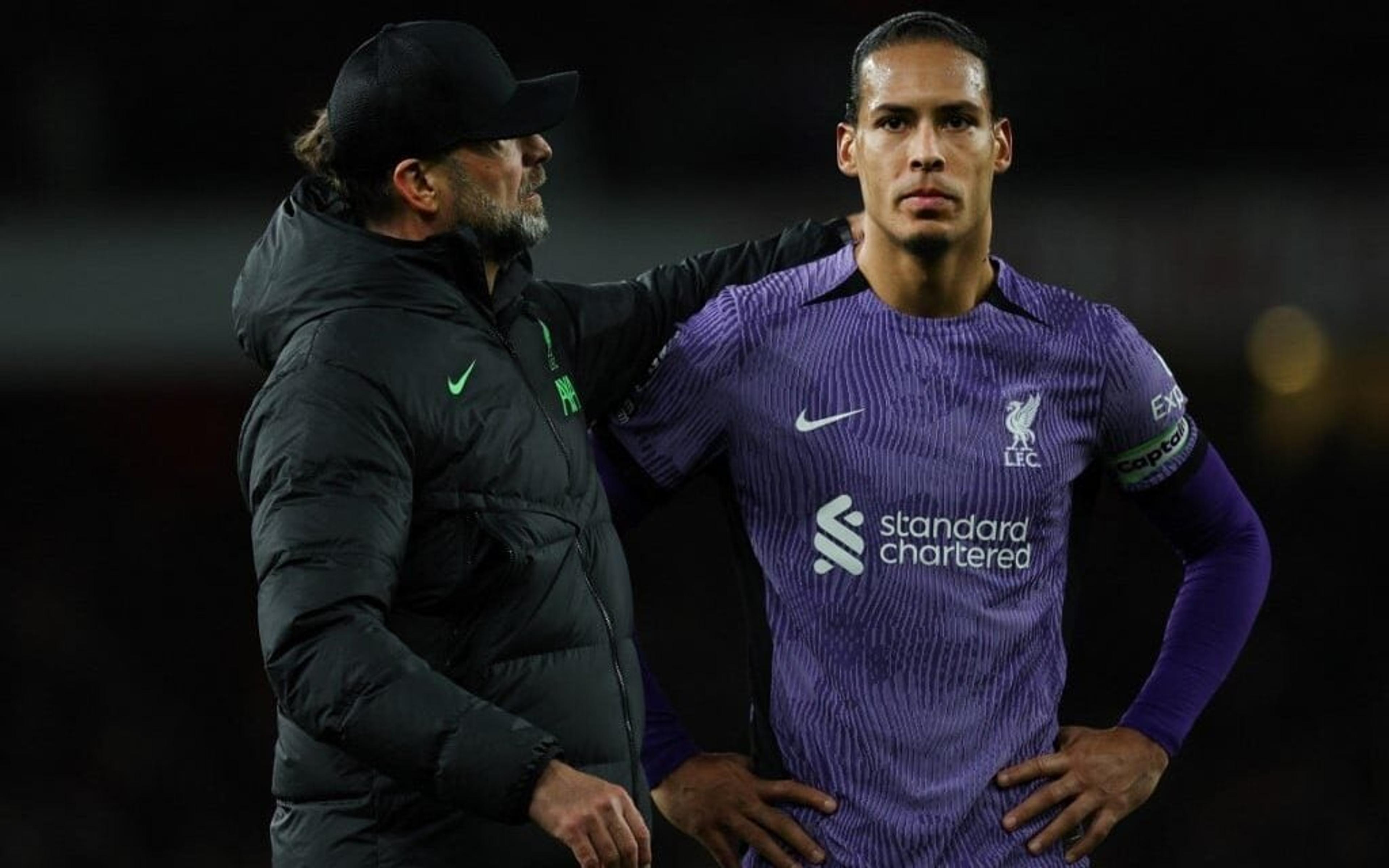 Van Dijk lamenta derrota no clássico e assume responsabilidade em erro com Alisson: ‘Dói para mim’