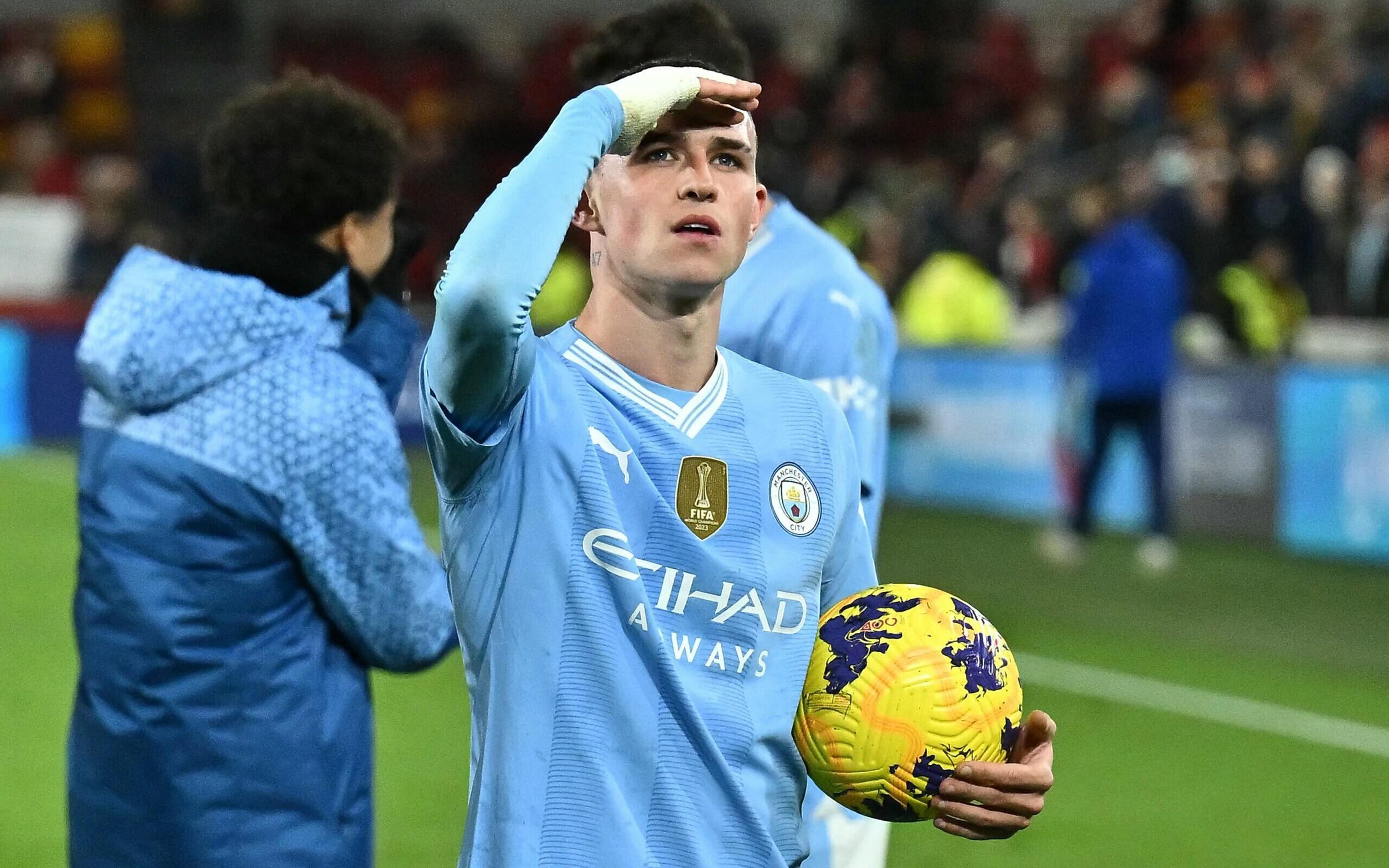 Phil Foden marca hat-trick e faz Manchester City encostar na liderança da Premier League