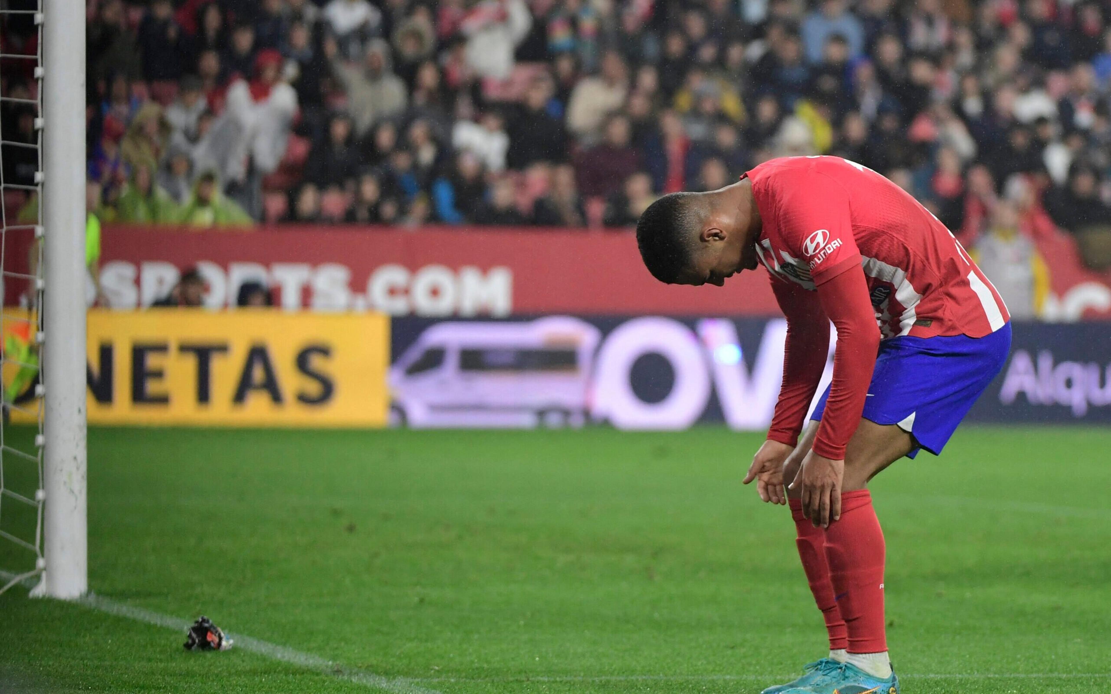 Atlético de Madrid tropeça diante do Sevilla, e vaga na Champions League fica ameaçada