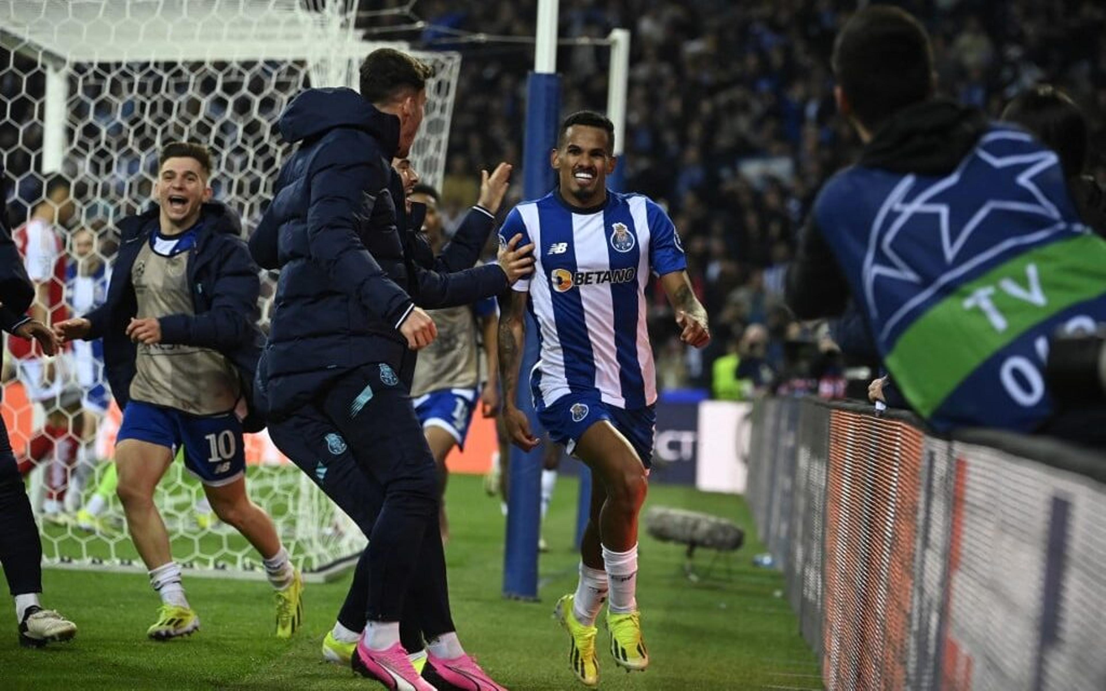 Porto vence Arsenal na Champions League com gol de brasileiro no último minuto; veja o lance