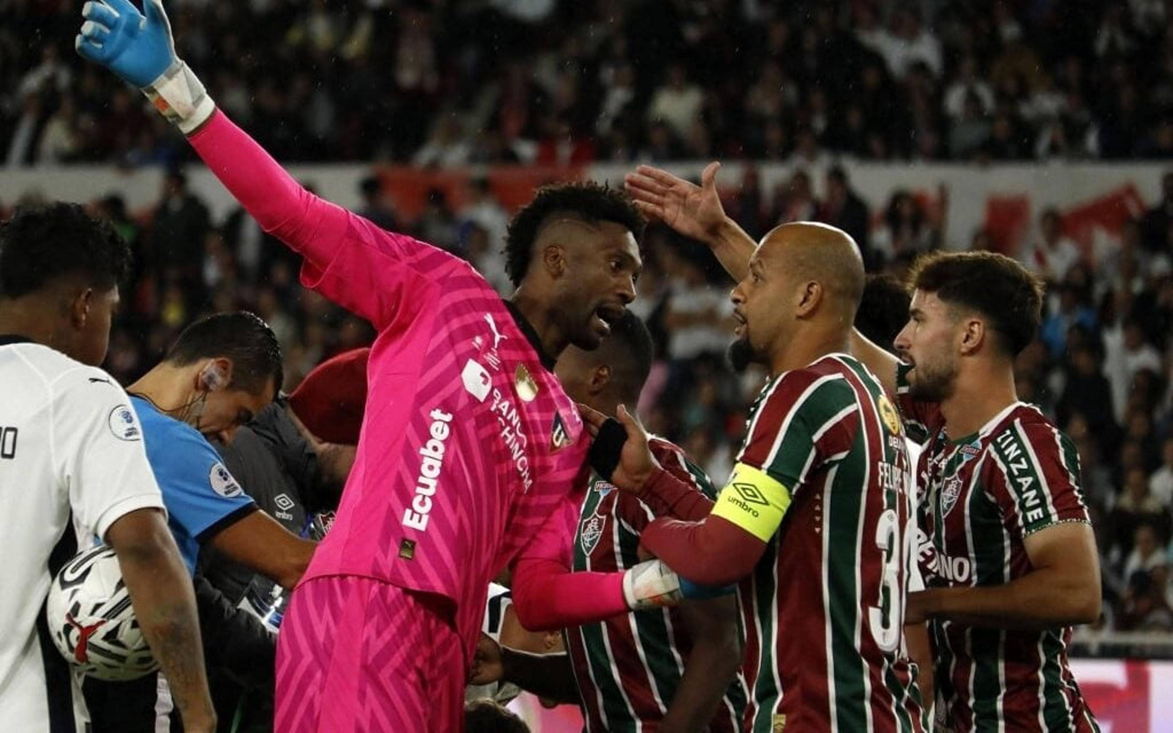 Felipe Melo se revolta em coletiva e detona arbitragem de Fluminense e LDU: ‘Ninguém viu o que aconteceu?’