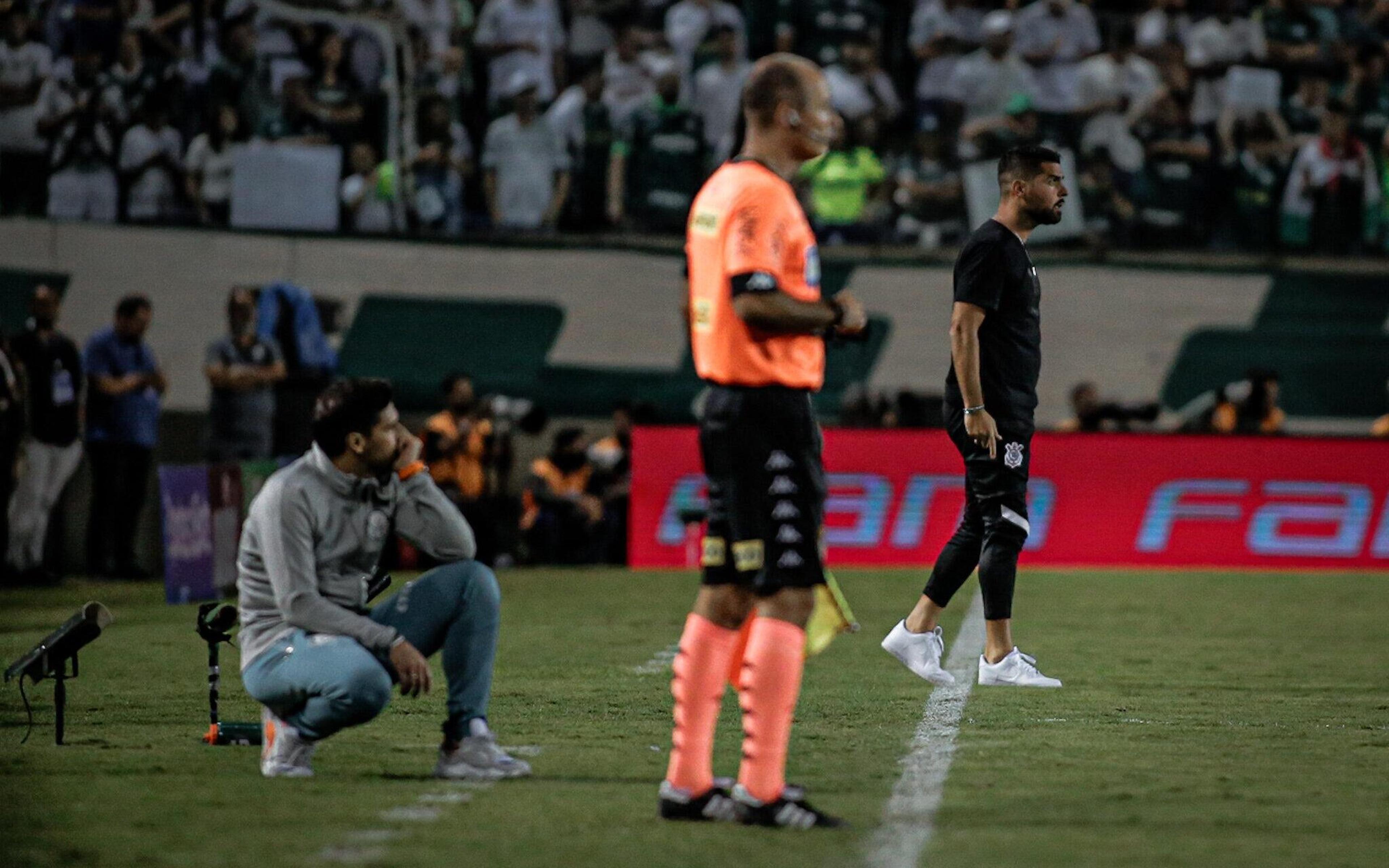 António Oliveira cutuca Palmeiras, e Abel reclama da arbitragem de jogo contra o Corinthians