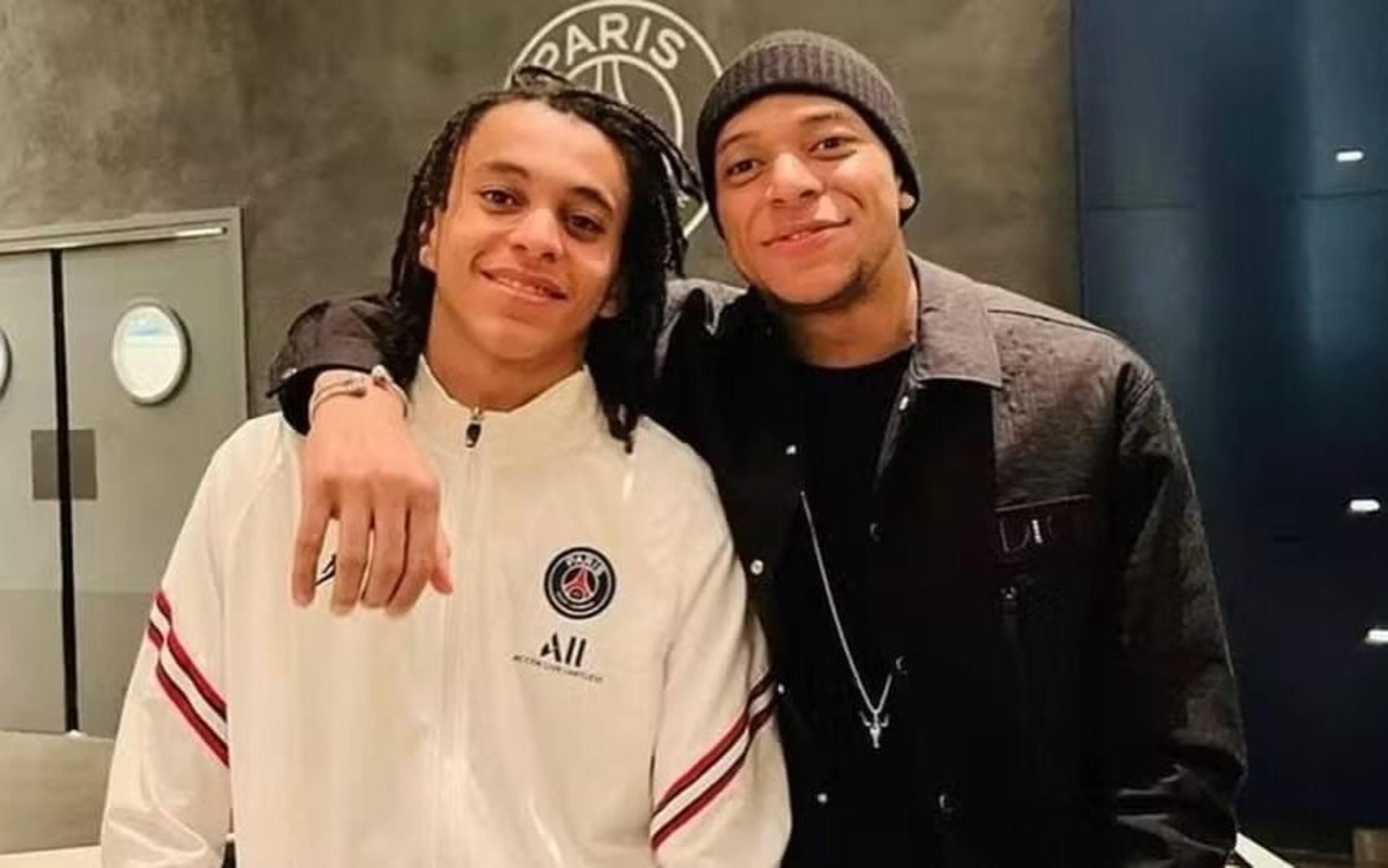 Família de Mbappé inclui cláusula ‘inusitada’ em conversa com o Real Madrid, afirma jornal